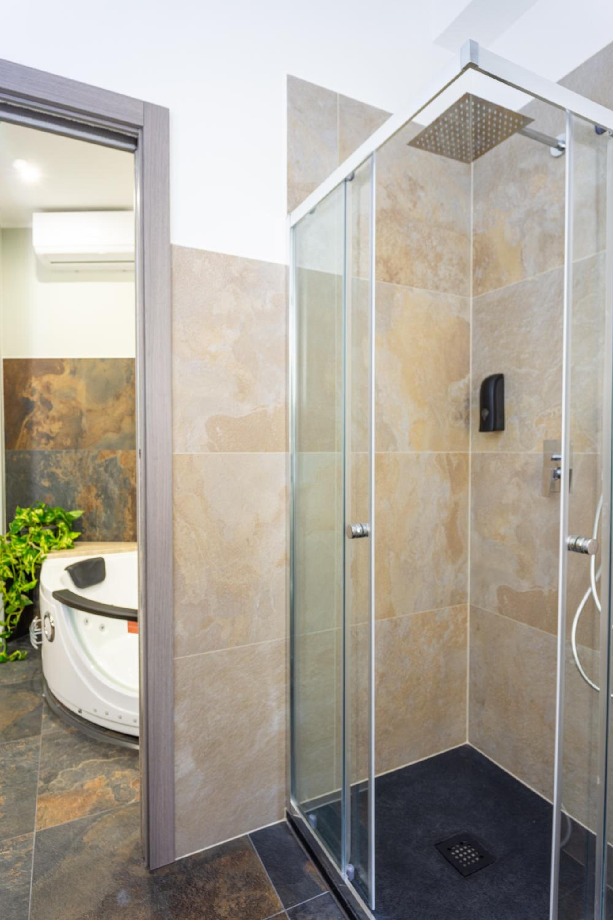 Aurelia Garden Suite