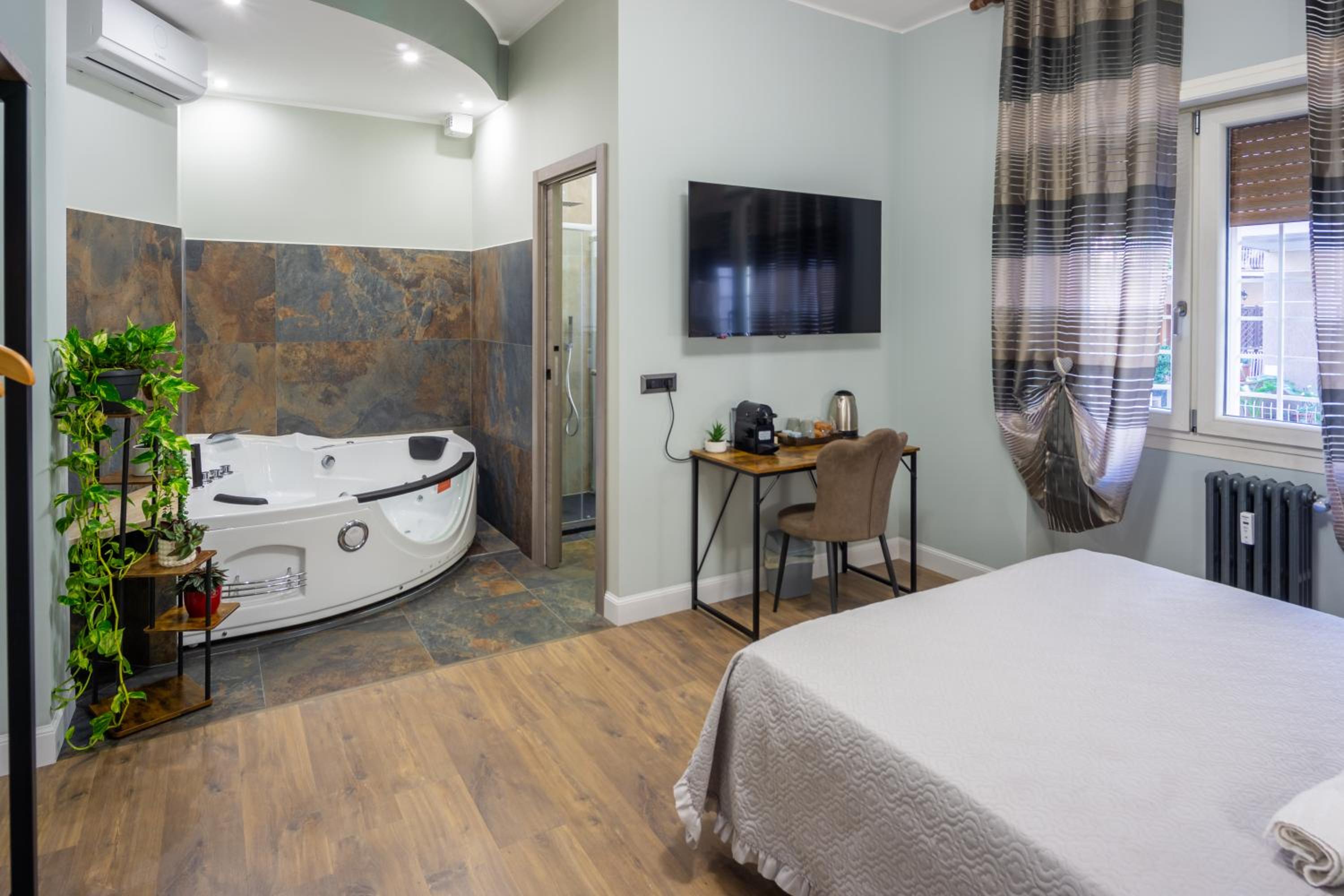 Aurelia Garden Suite
