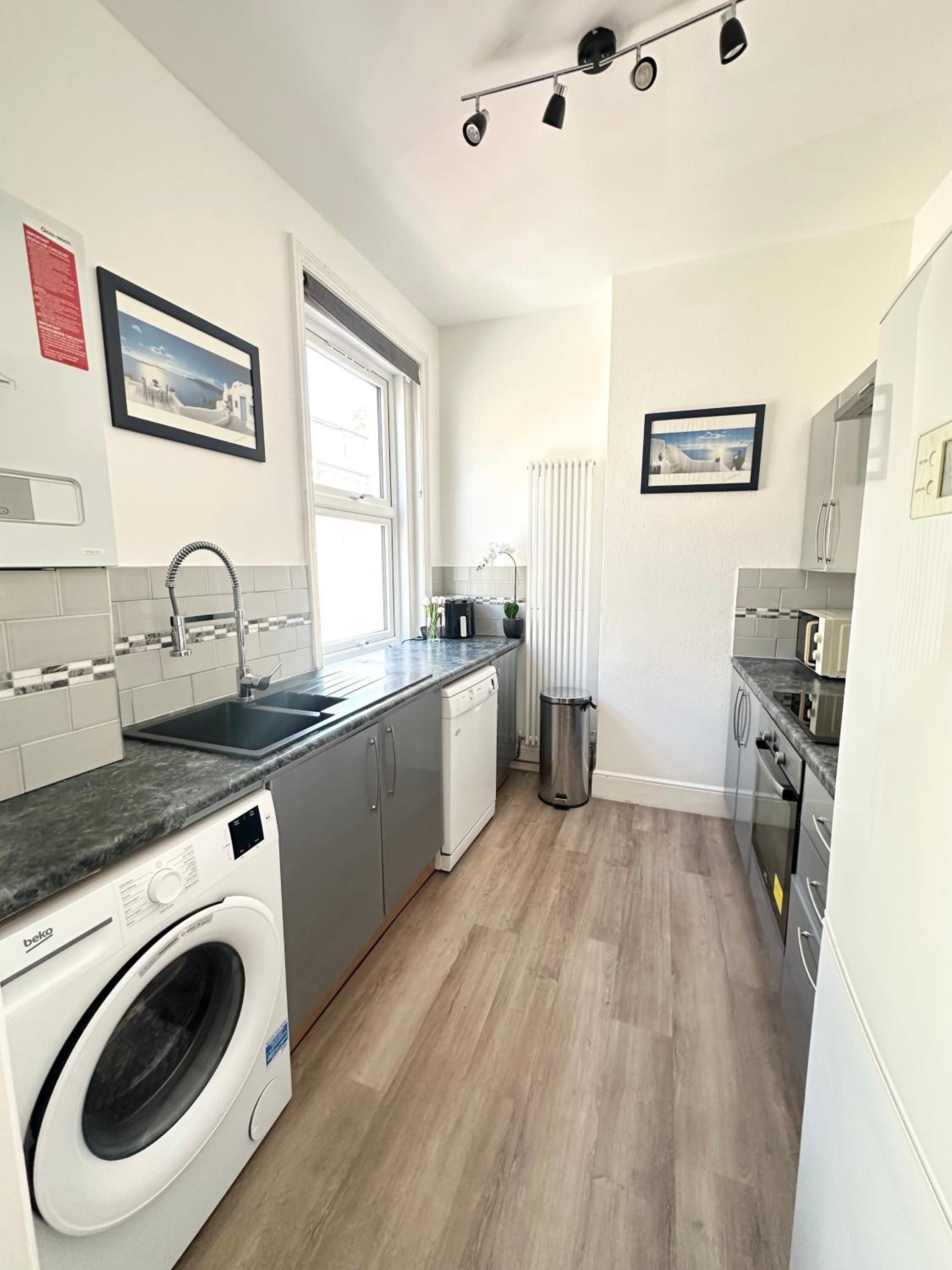 The Bournemouth Hideaway - Beautiful Central flat - 10 mins walk to beach - Free Parking -Brought to you by Coastline Retreats