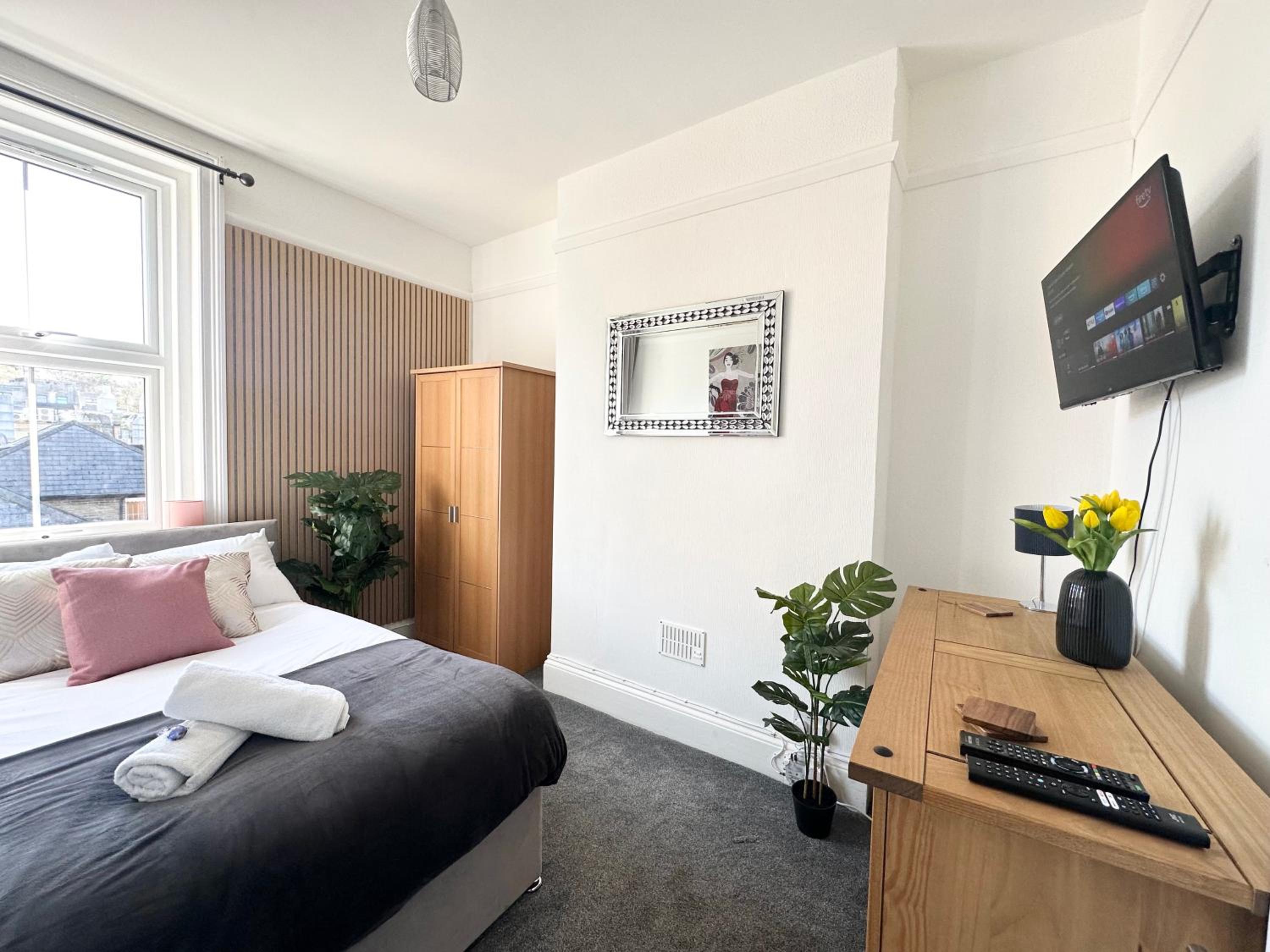 The Bournemouth Hideaway - Beautiful Central flat - 10 mins walk to beach - Free Parking -Brought to you by Coastline Retreats