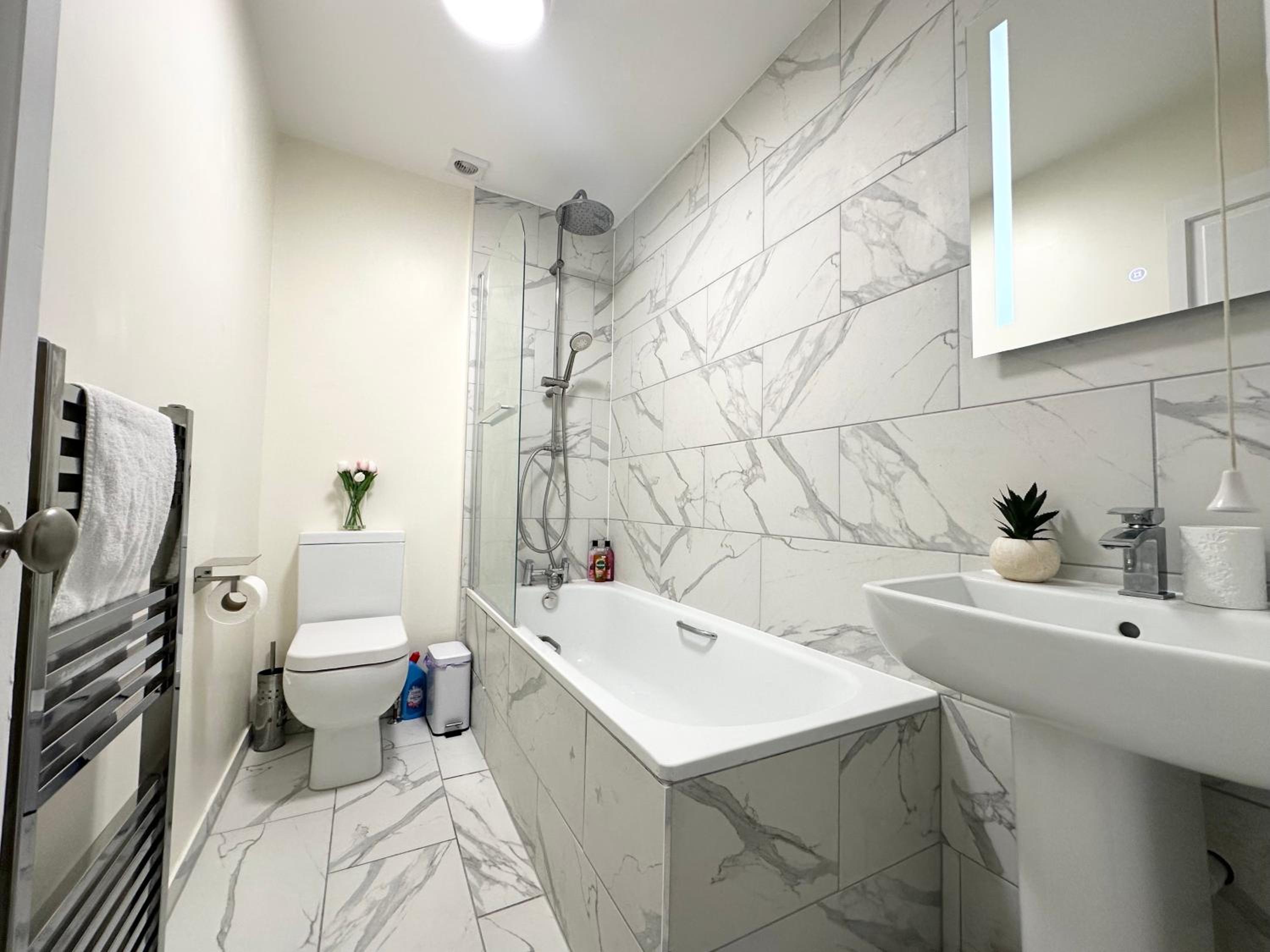 The Bournemouth Hideaway - Beautiful Central flat - 10 mins walk to beach - Free Parking -Brought to you by Coastline Retreats
