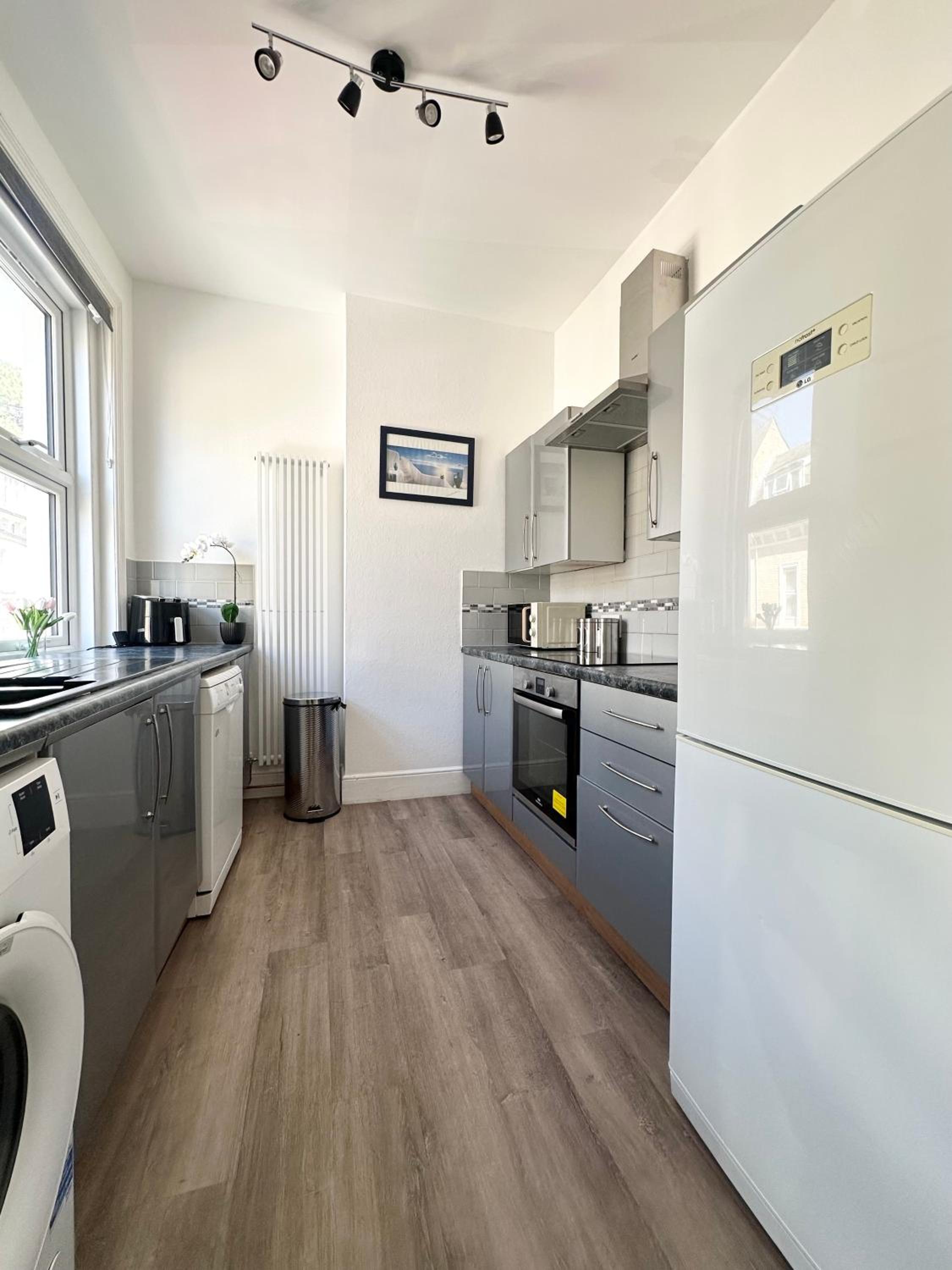 The Bournemouth Hideaway - Beautiful Central flat - 10 mins walk to beach - Free Parking -Brought to you by Coastline Retreats