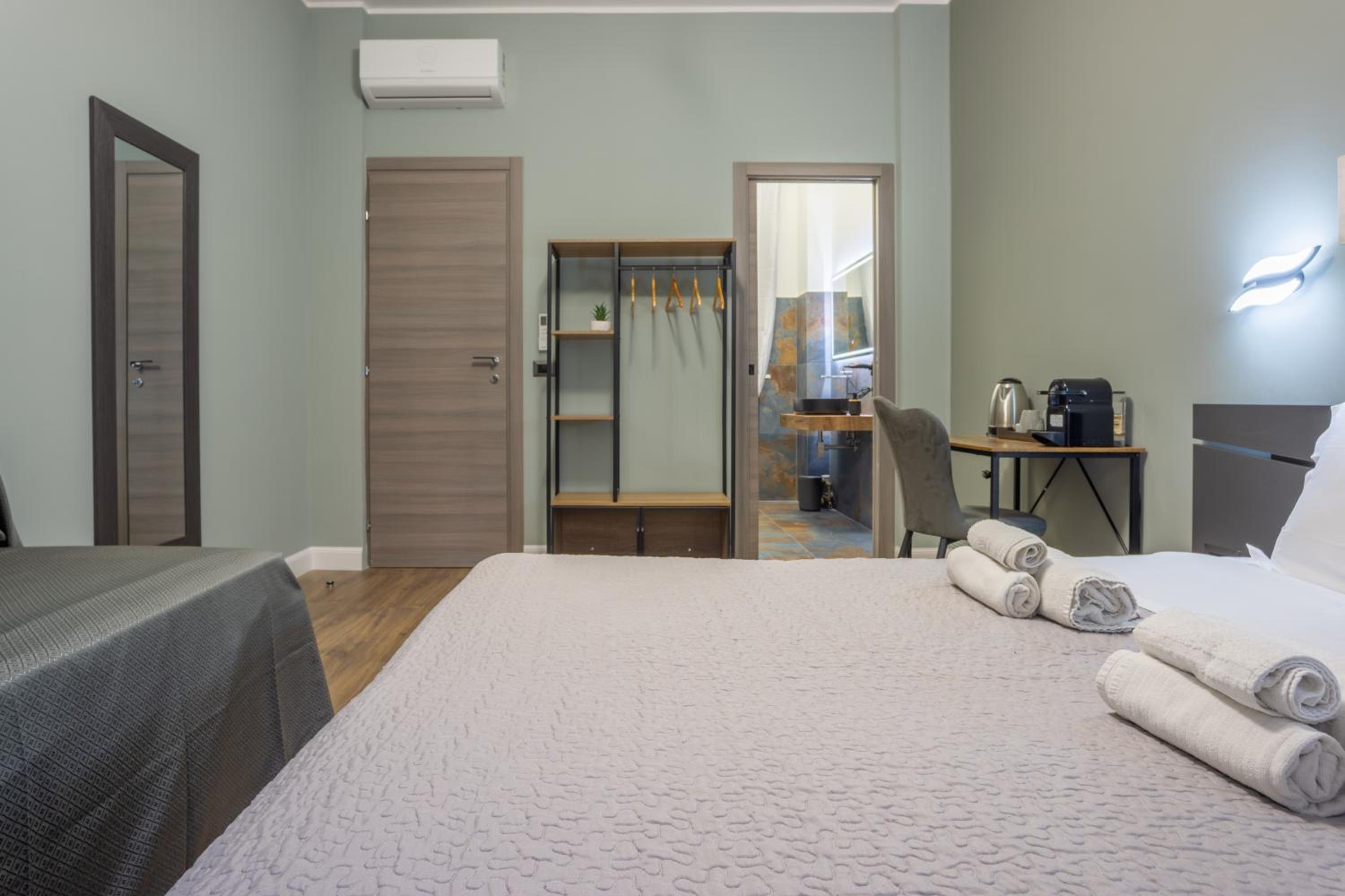 Aurelia Garden Suite