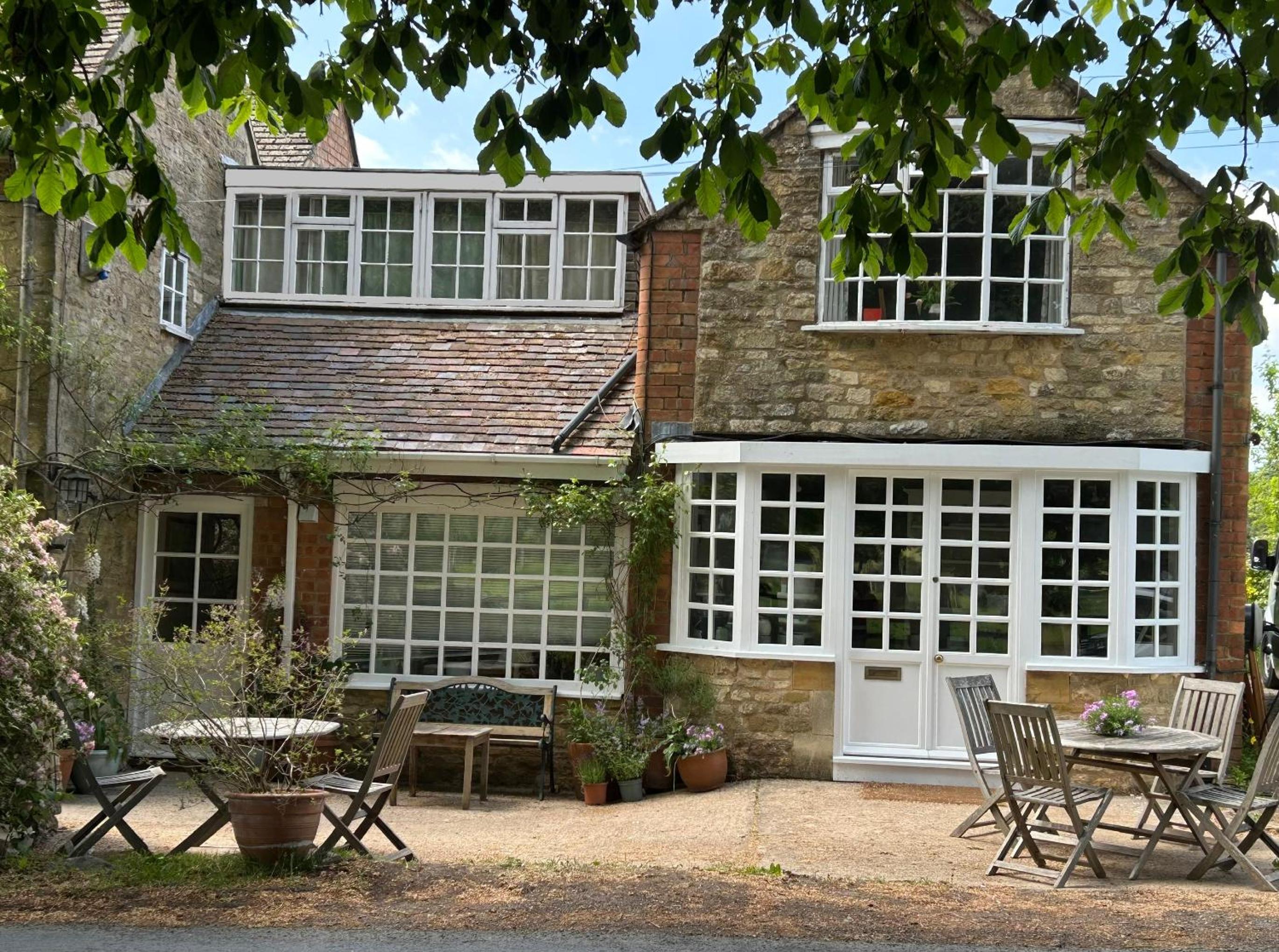 Apartment above Samantha Dadd Art Studio - in the Cotswolds