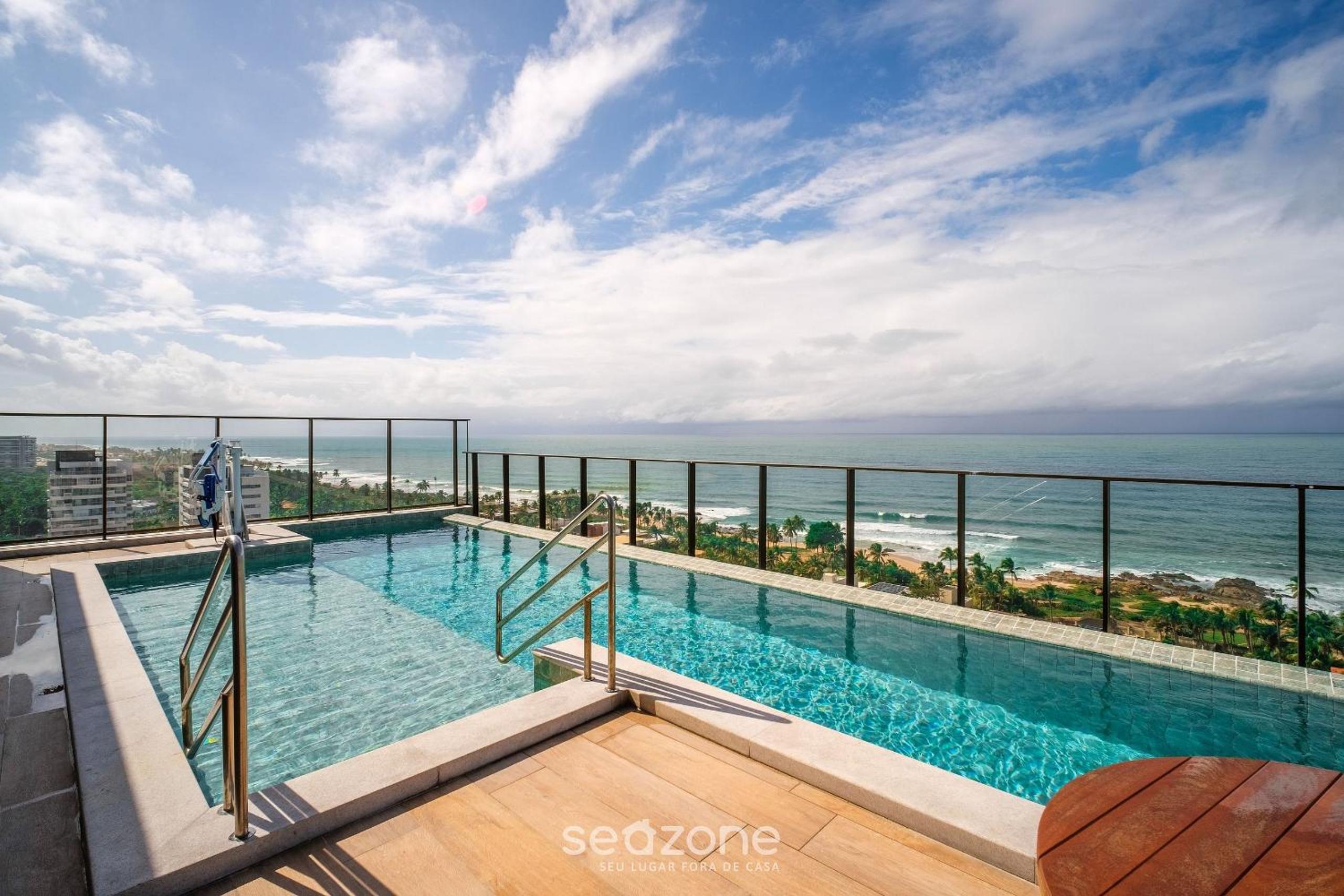 Stay just steps from Itapuã beach, with pool and gym - RGF