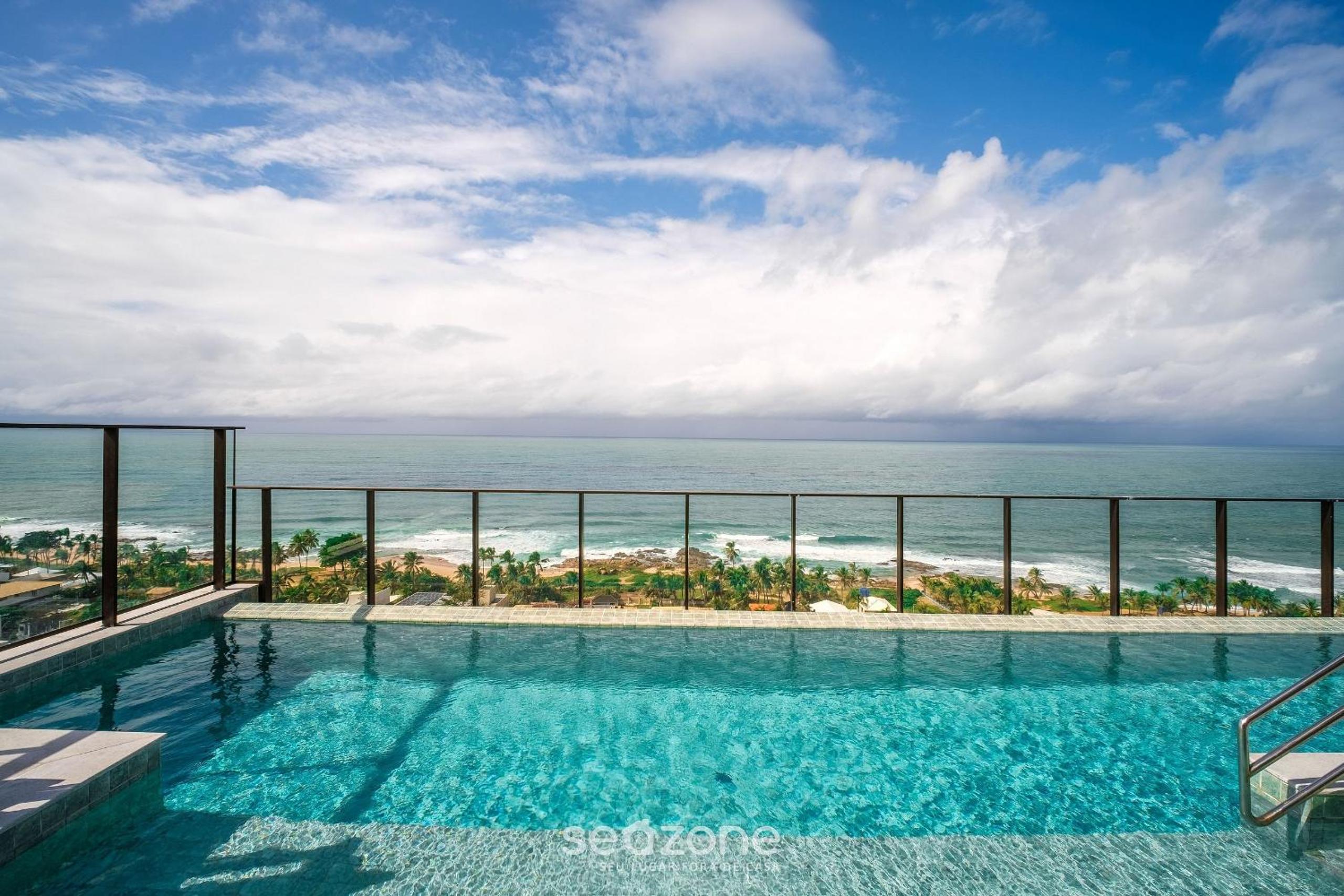 Stay just steps from Itapuã beach, with pool and gym - RGF