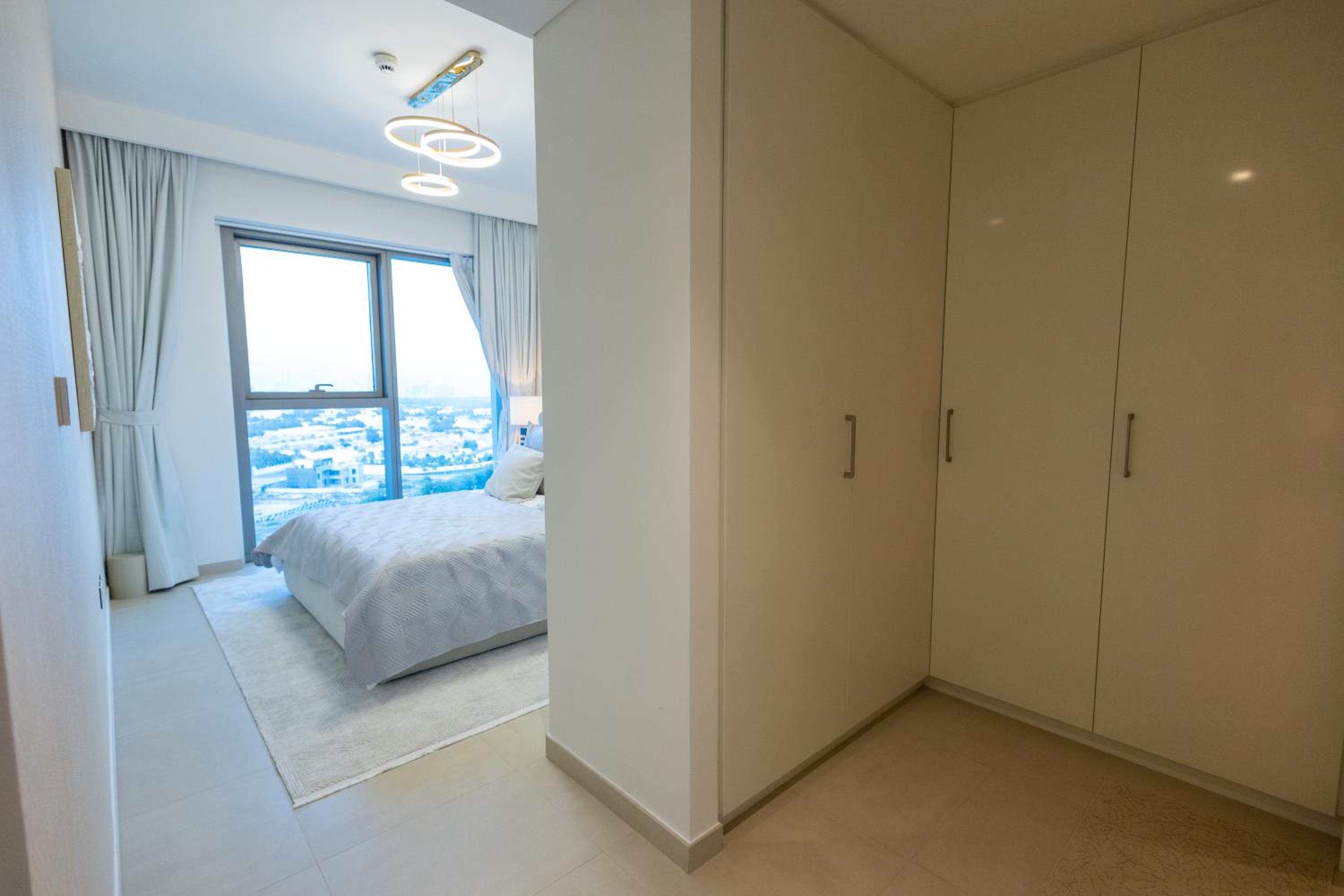Maison Privee - Urban & Elegant Stay Just Steps from Burj Khalifa