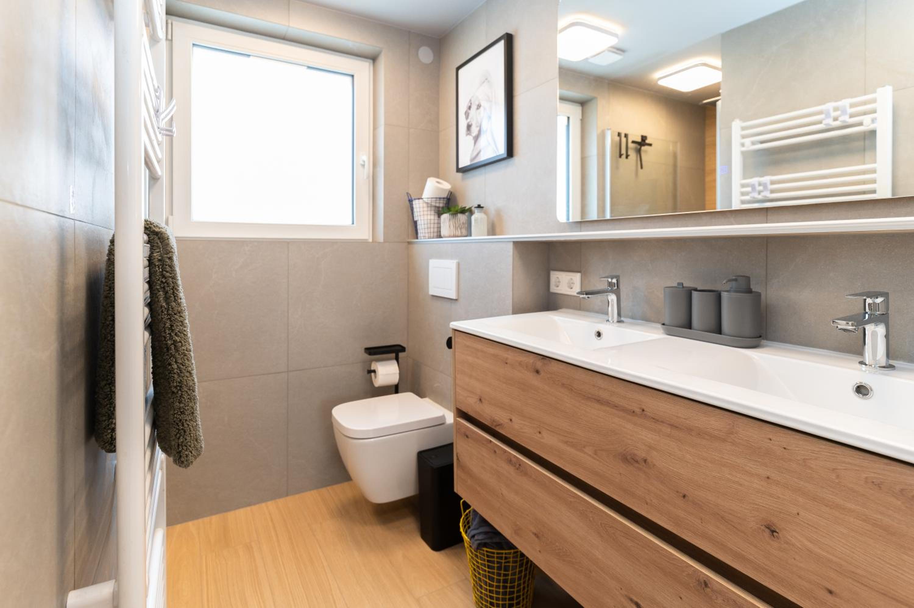 HOUSE 756 MAINZ - DESIGN-FERIENHAUS, 4 Schlafzimmer, 3 Bäder, SAUNA & Kamin