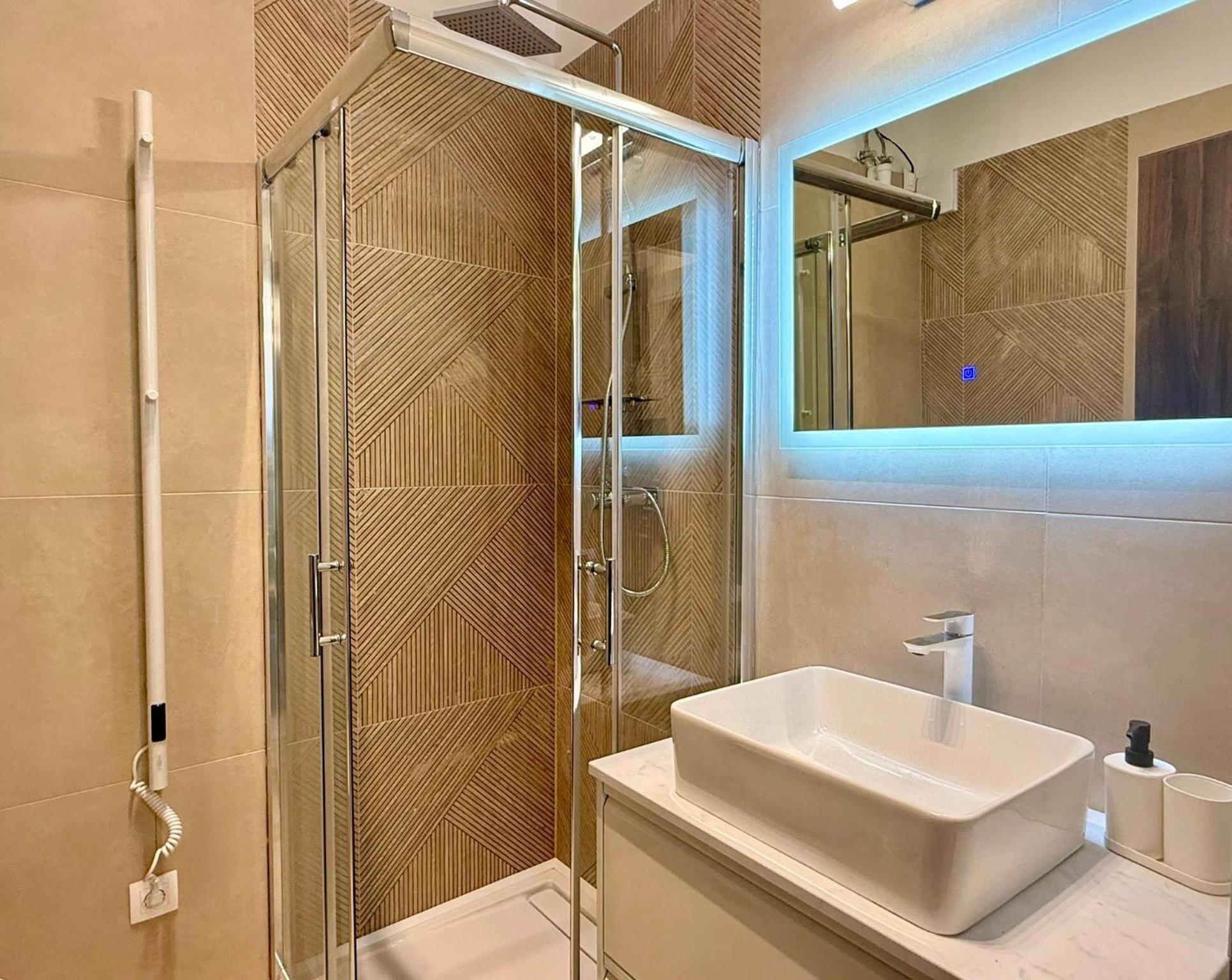 Gloriya Suite Downtown