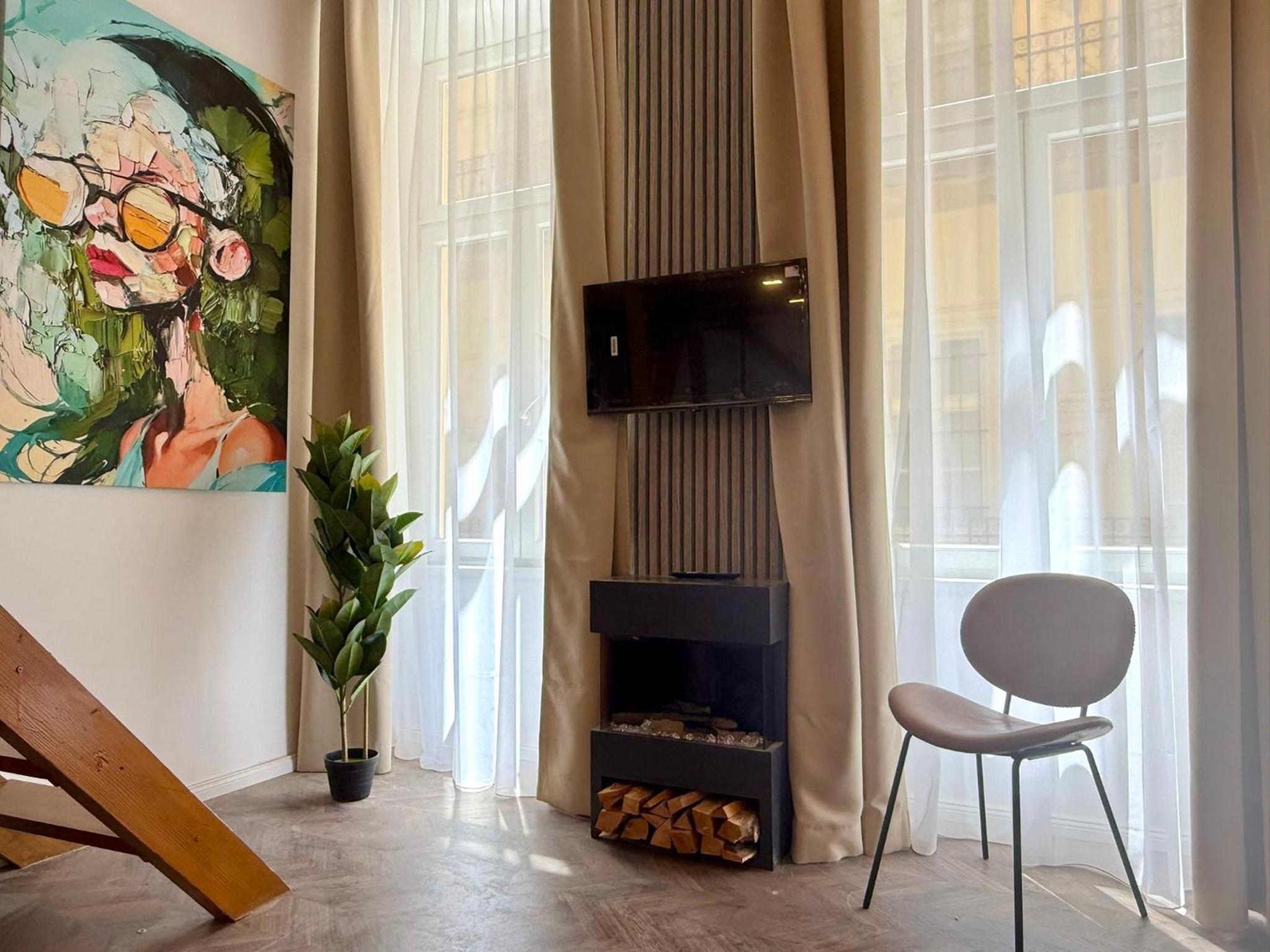 Gloriya Suite Downtown