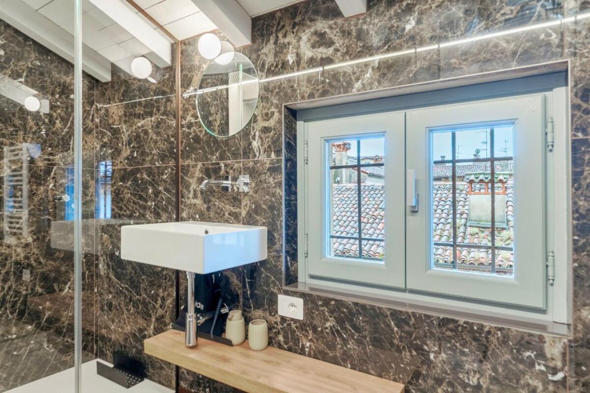 HOST4U - Beautiful New Room 56 in Brescia City Center Piazzale Arnaldo