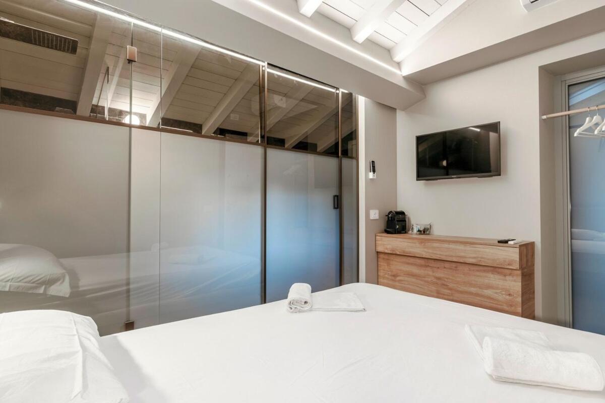 HOST4U - Beautiful New Room 56 in Brescia City Center Piazzale Arnaldo
