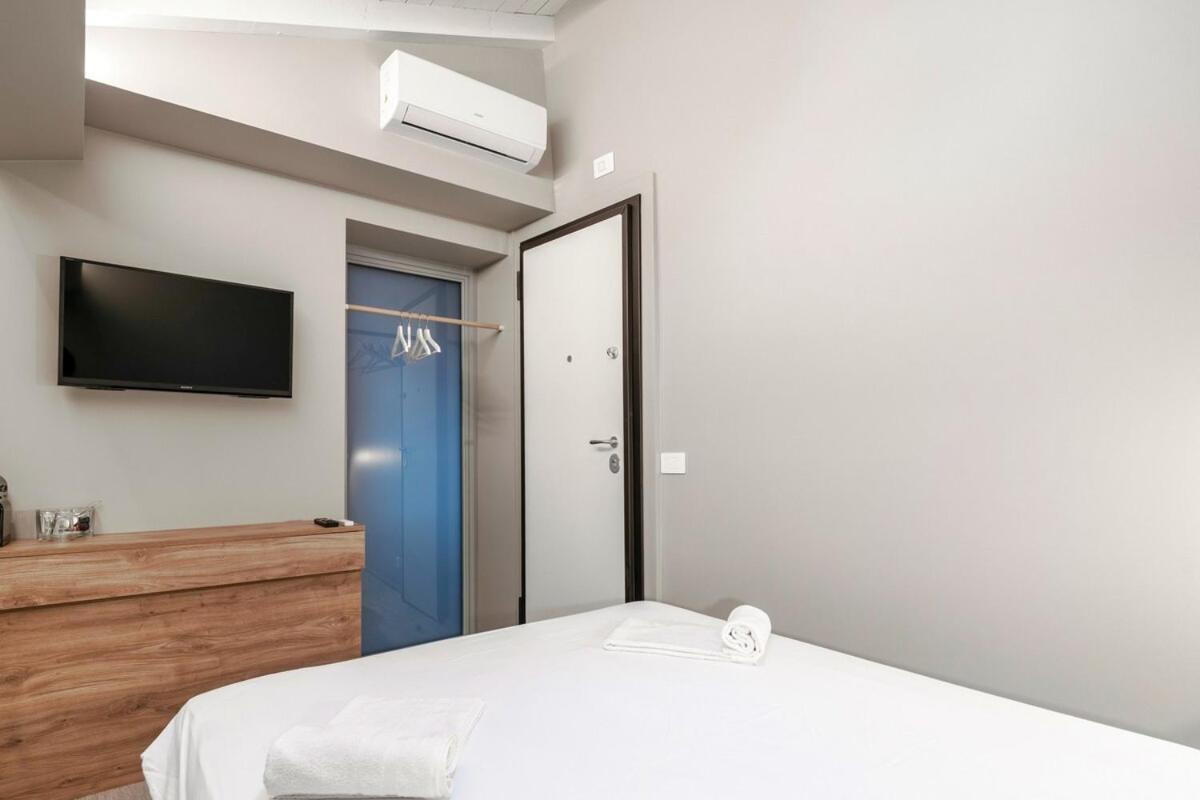 HOST4U - Beautiful New Room 56 in Brescia City Center Piazzale Arnaldo