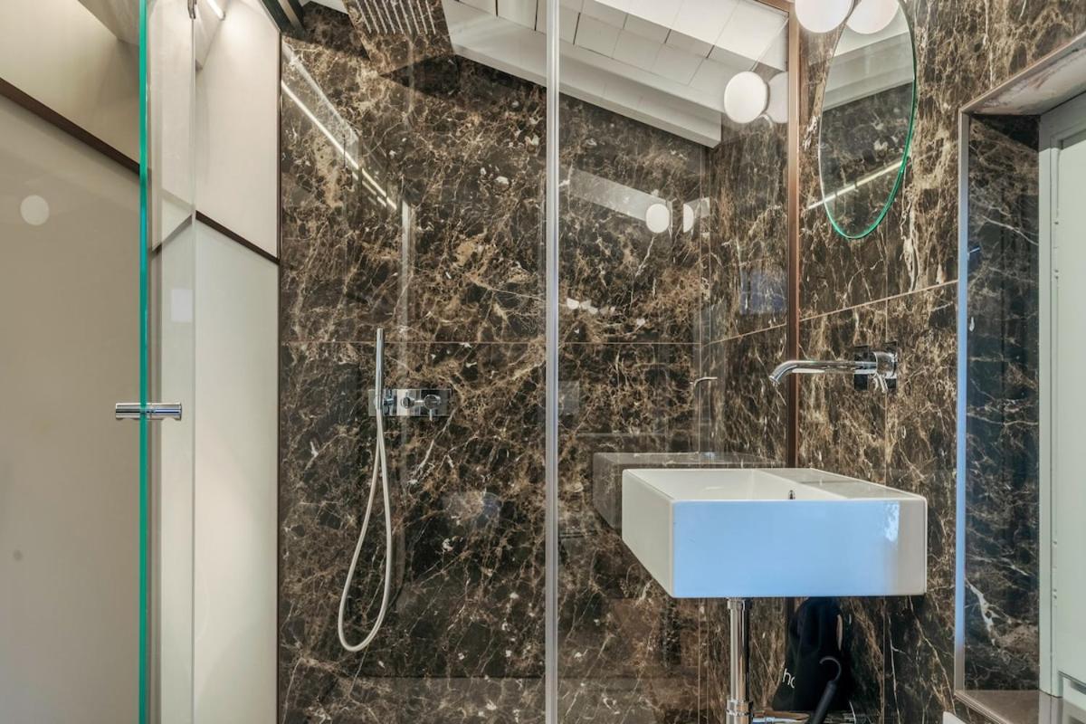 HOST4U - Beautiful New Room 56 in Brescia City Center Piazzale Arnaldo