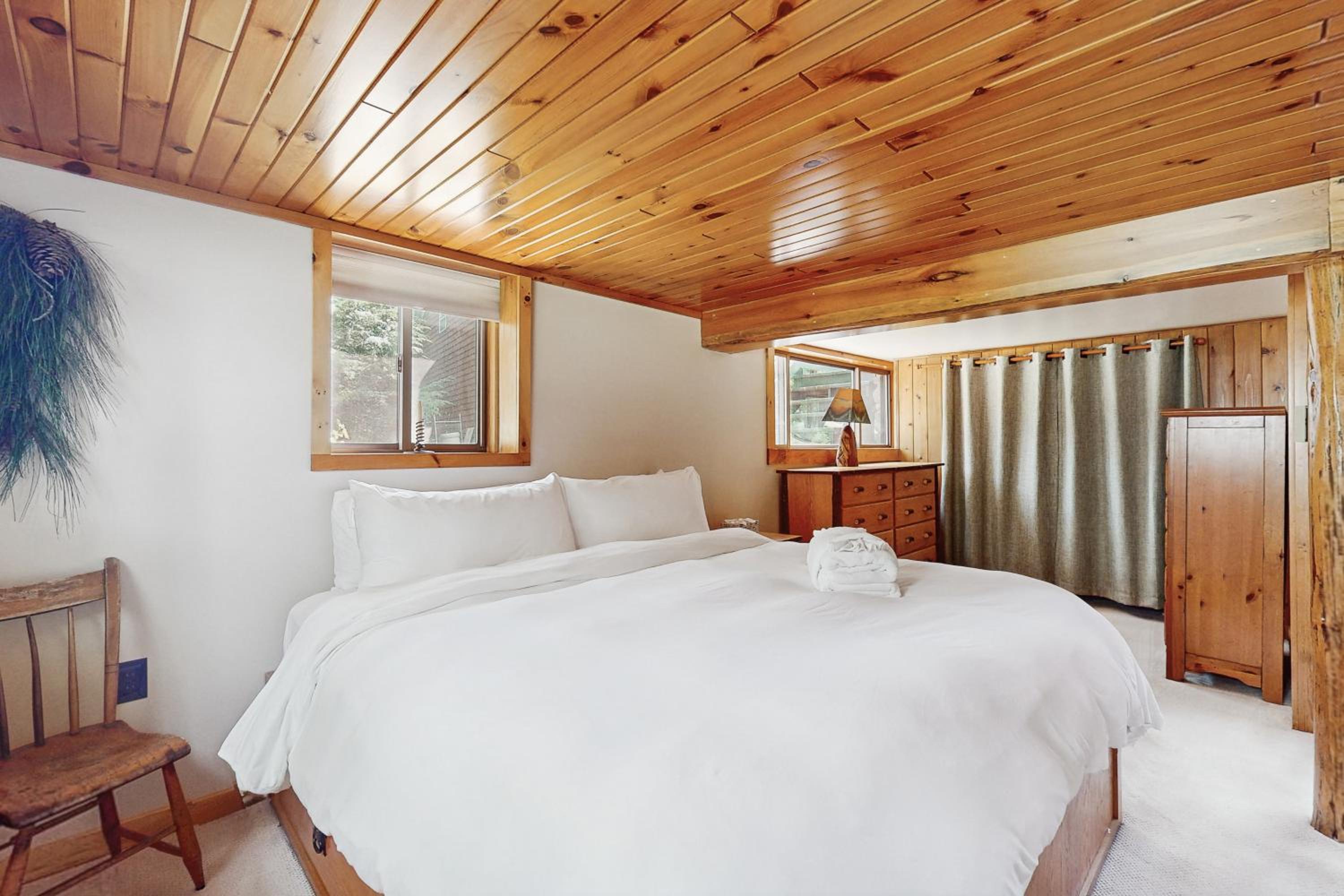 Mtn-View Family Cabin! 9 Mi to Lake George Village