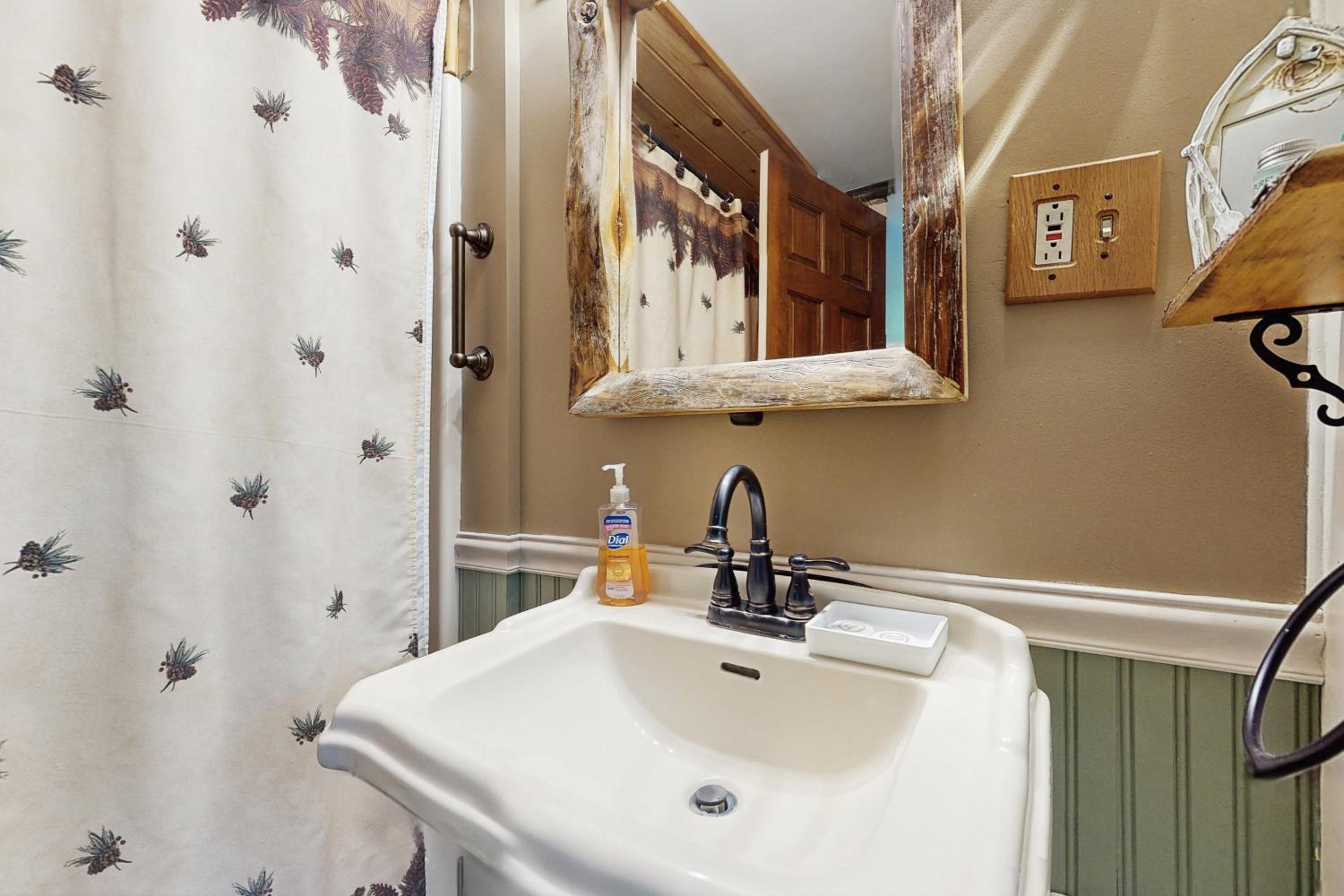 Mtn-View Family Cabin! 9 Mi to Lake George Village