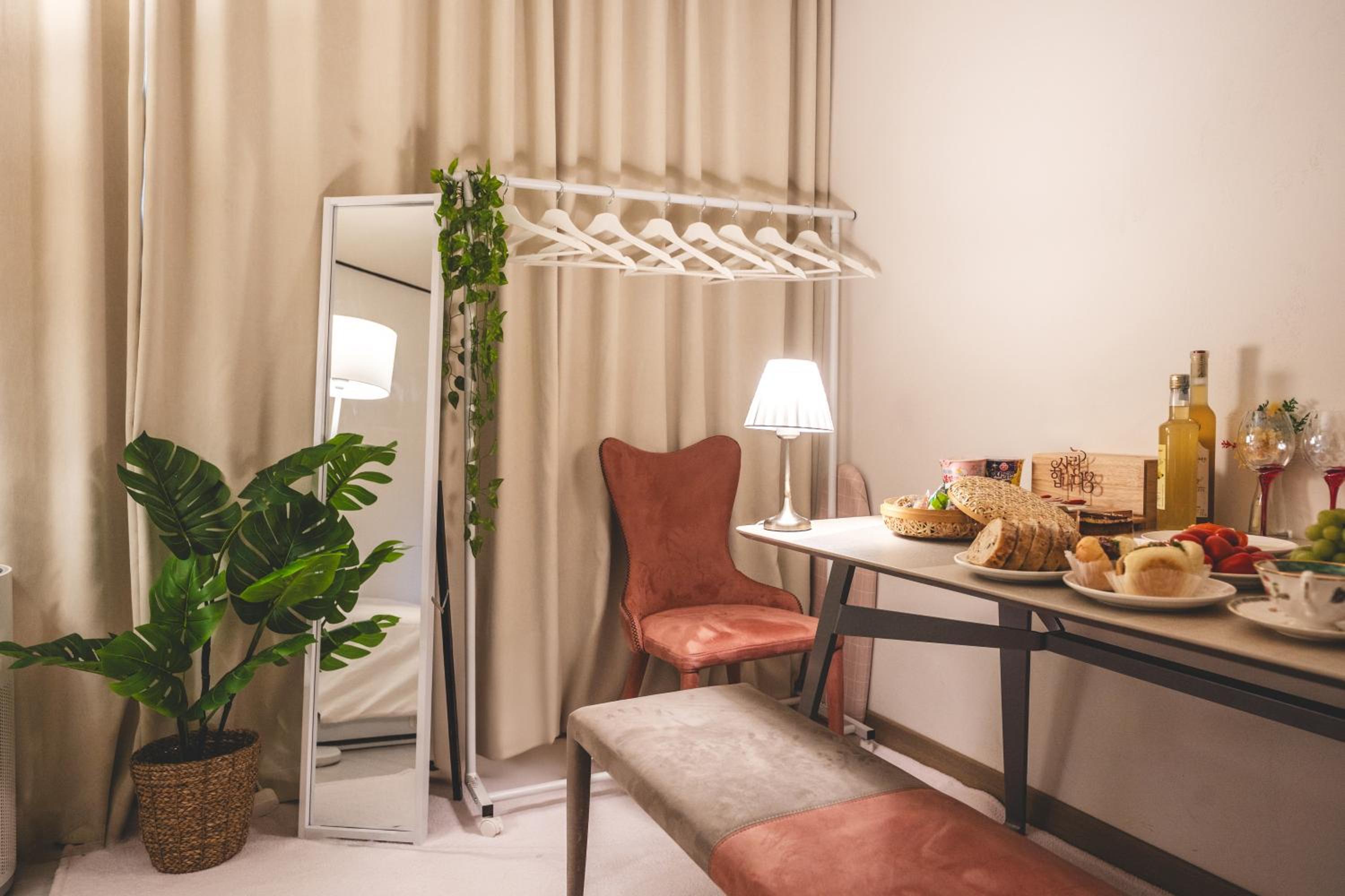 스테이 Stay - Bright Cozy House Seoul Local Stay