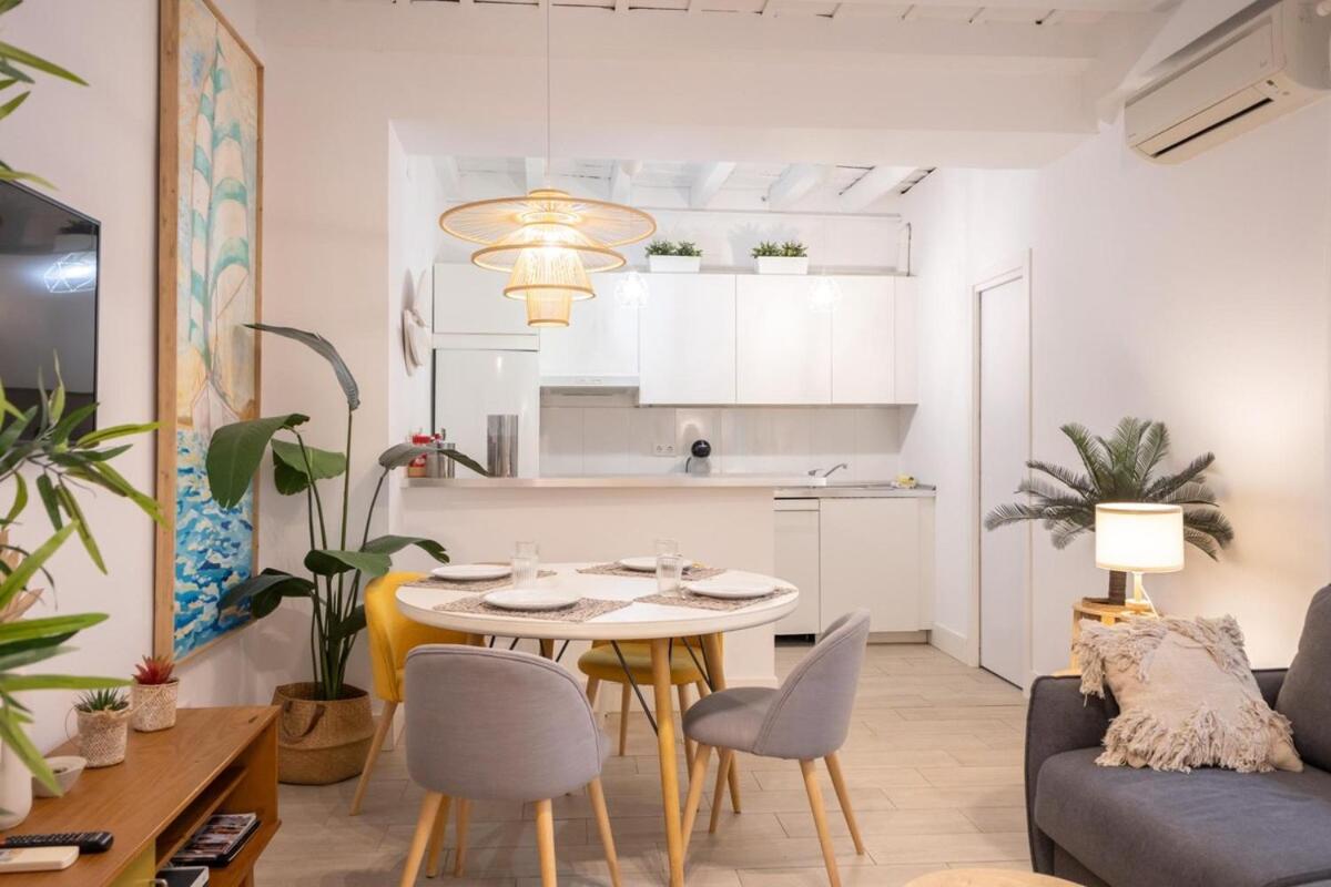 Alcazares Deluxe Suite by Valcambre