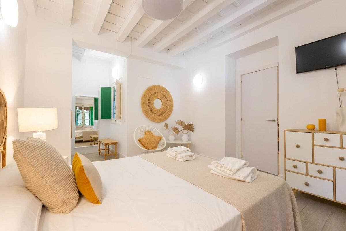 Alcazares Deluxe Suite by Valcambre