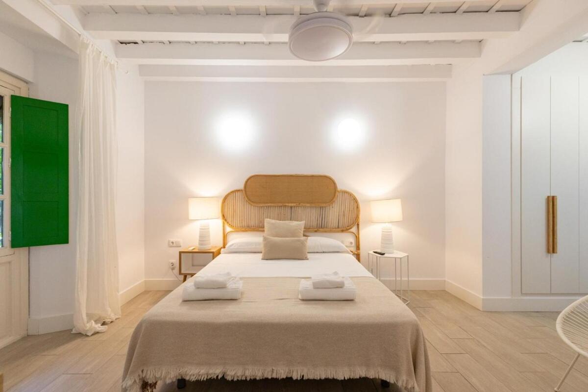 Alcazares Deluxe Suite by Valcambre