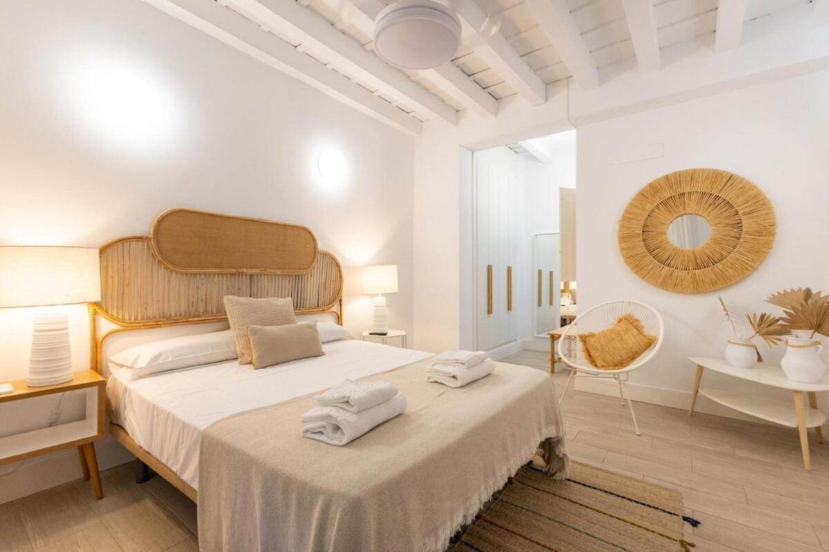 Alcazares Deluxe Suite by Valcambre