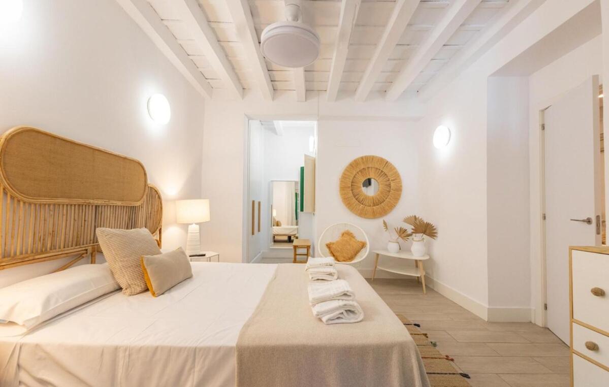 Alcazares Deluxe Suite by Valcambre