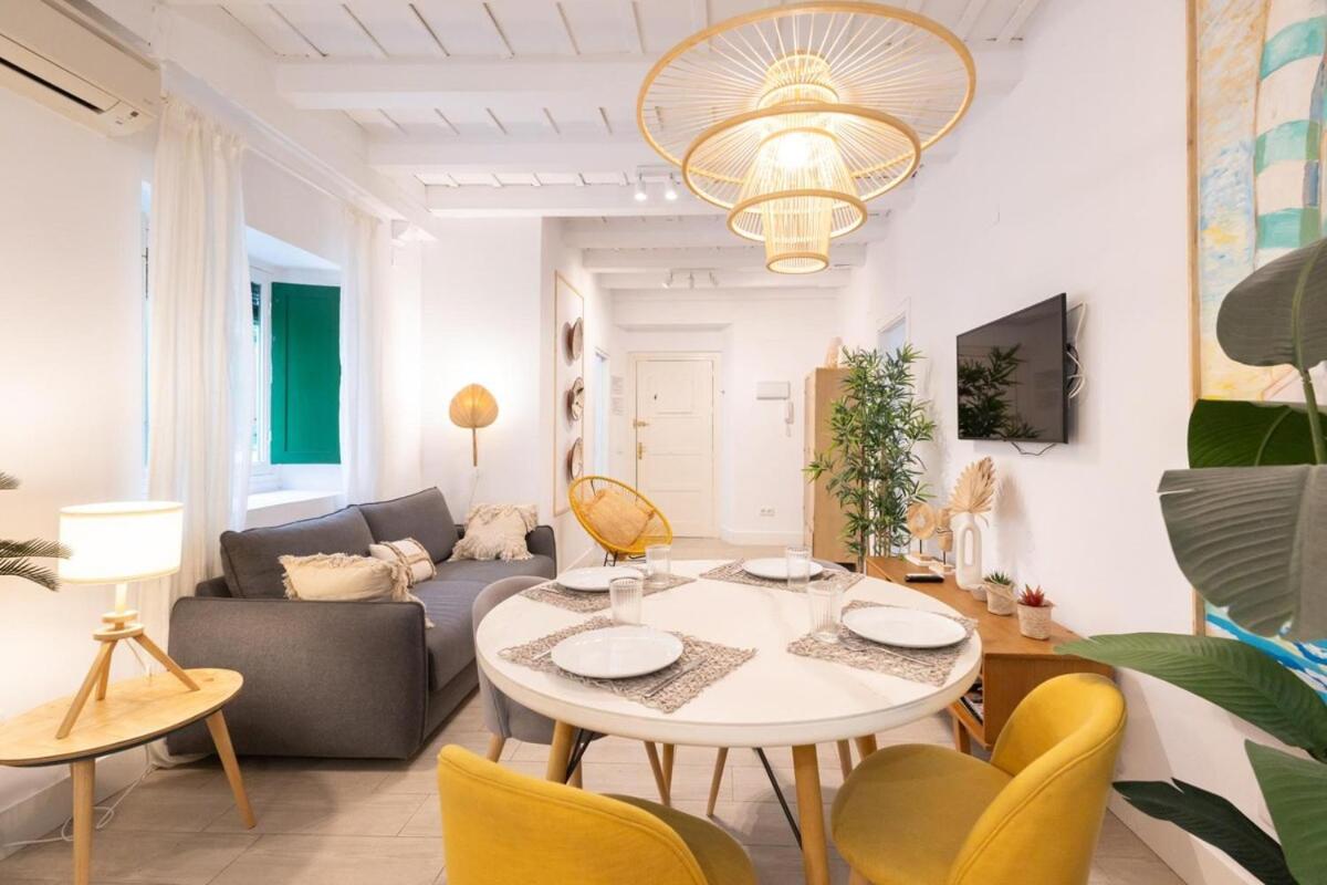Alcazares Deluxe Suite by Valcambre