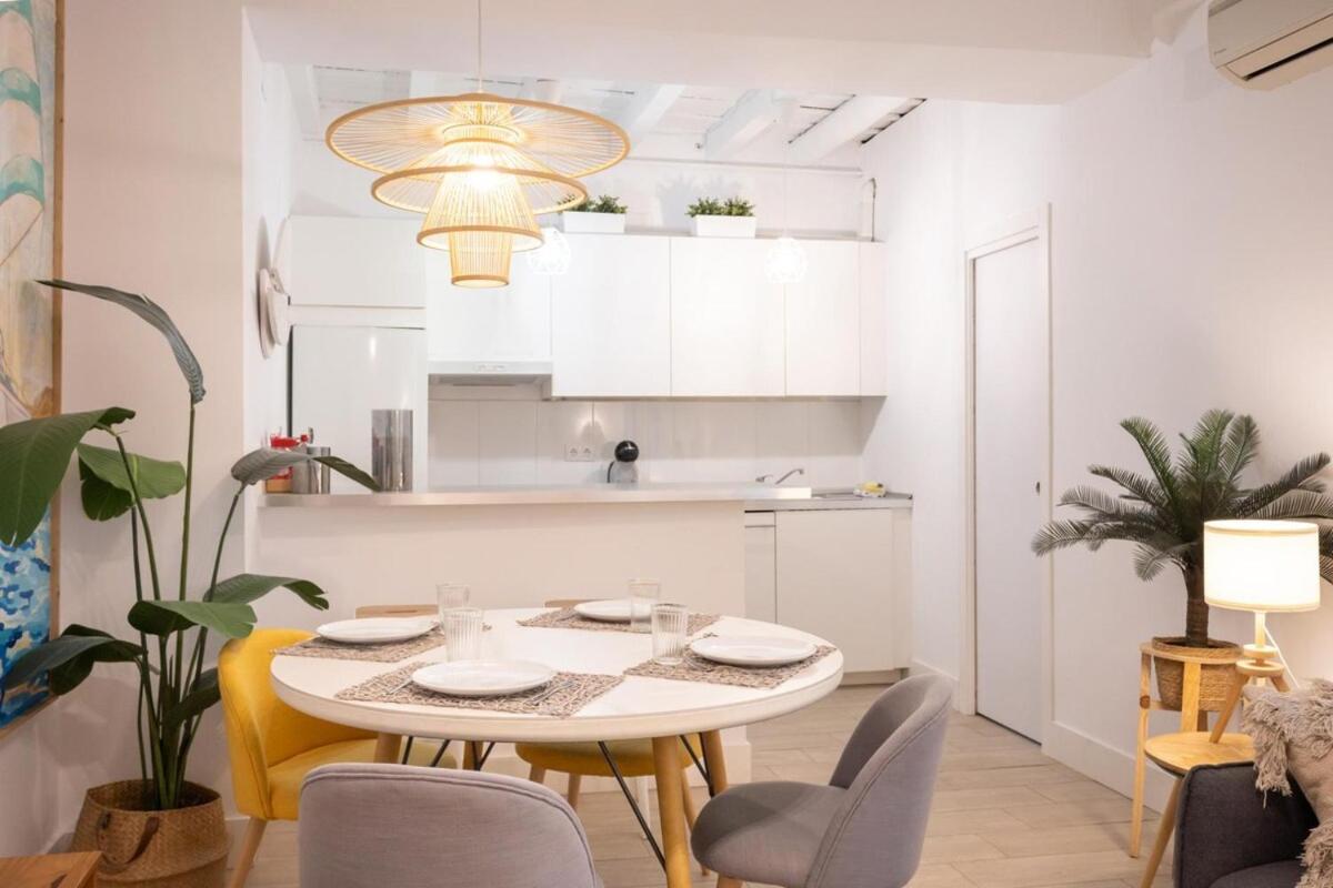Alcazares Deluxe Suite by Valcambre