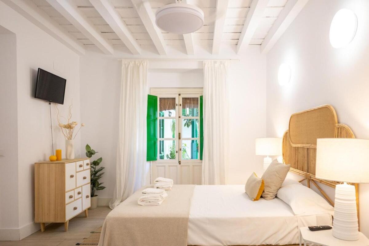 Alcazares Deluxe Suite by Valcambre