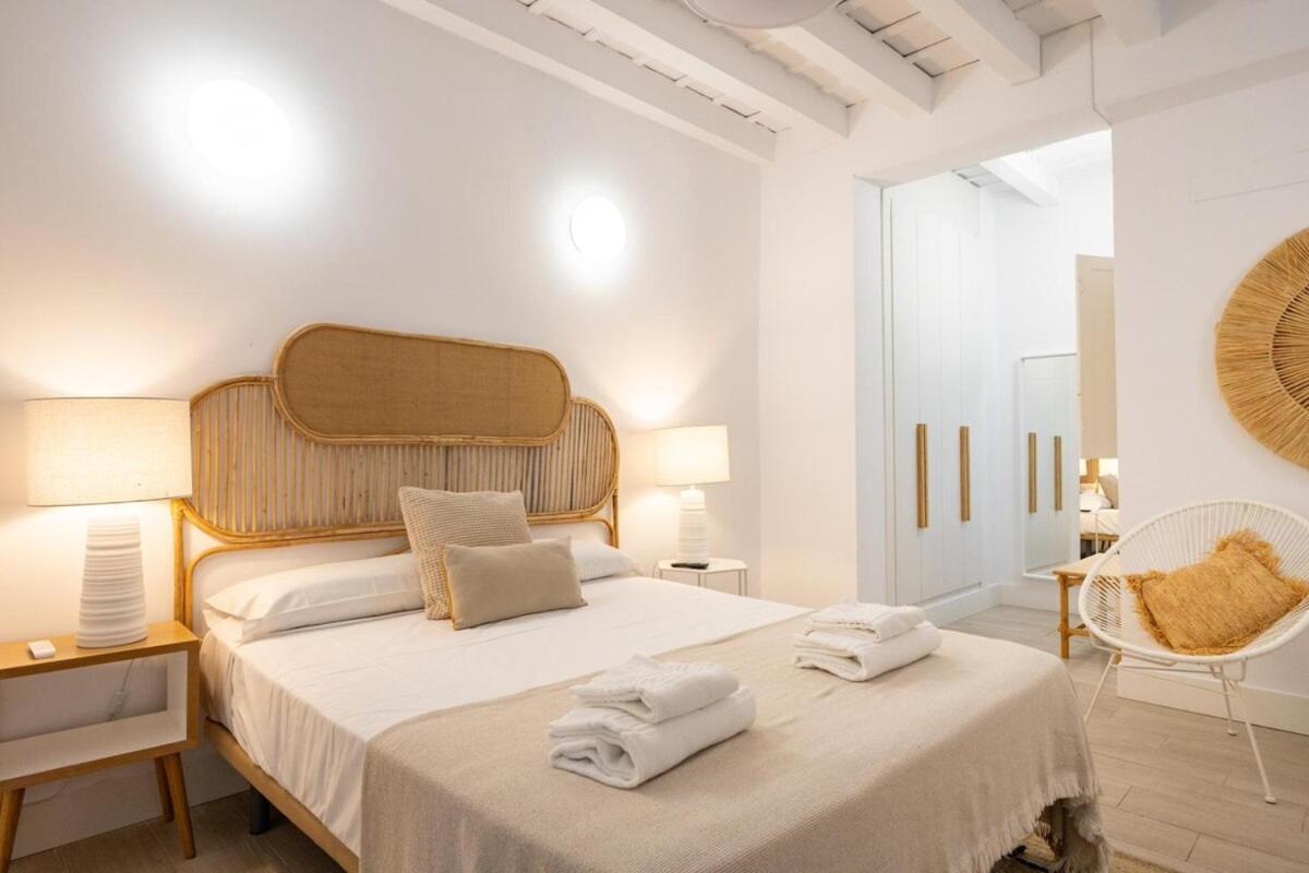 Alcazares Deluxe Suite by Valcambre