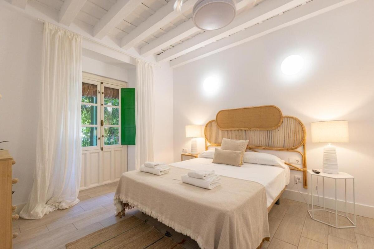 Alcazares Deluxe Suite by Valcambre