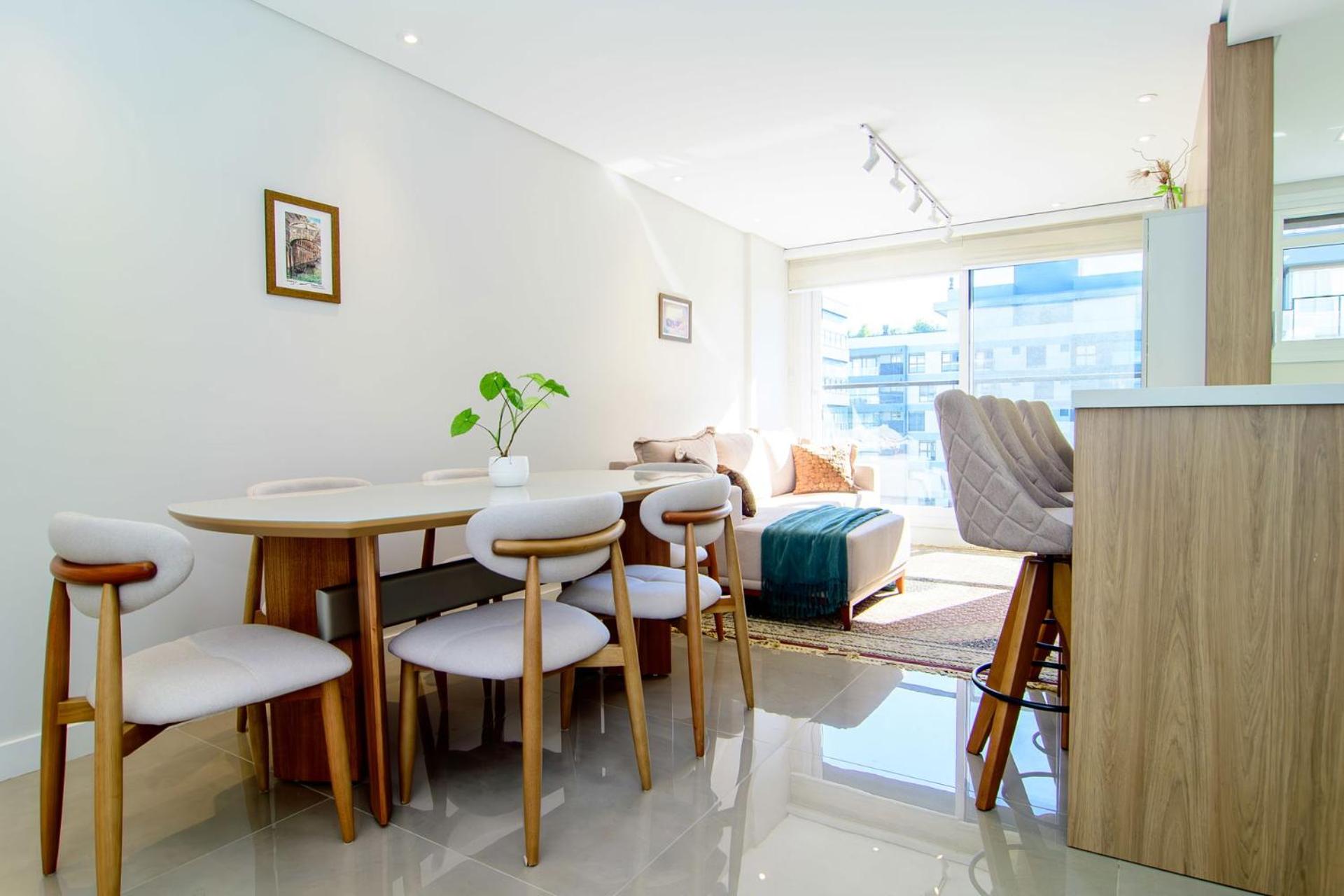 Apto moderno em Jurerê com piscina FR5722