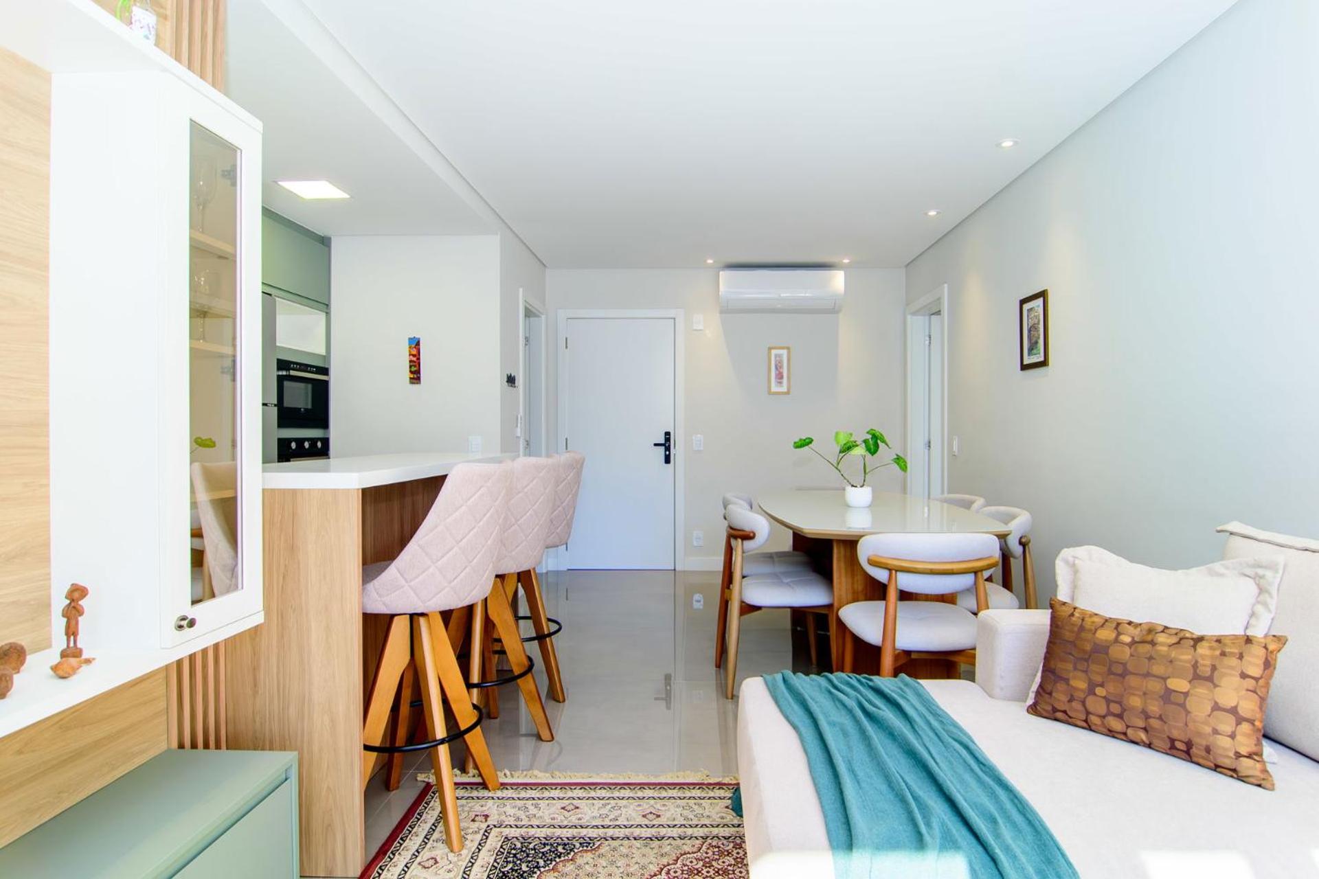 Apto moderno em Jurerê com piscina FR5722
