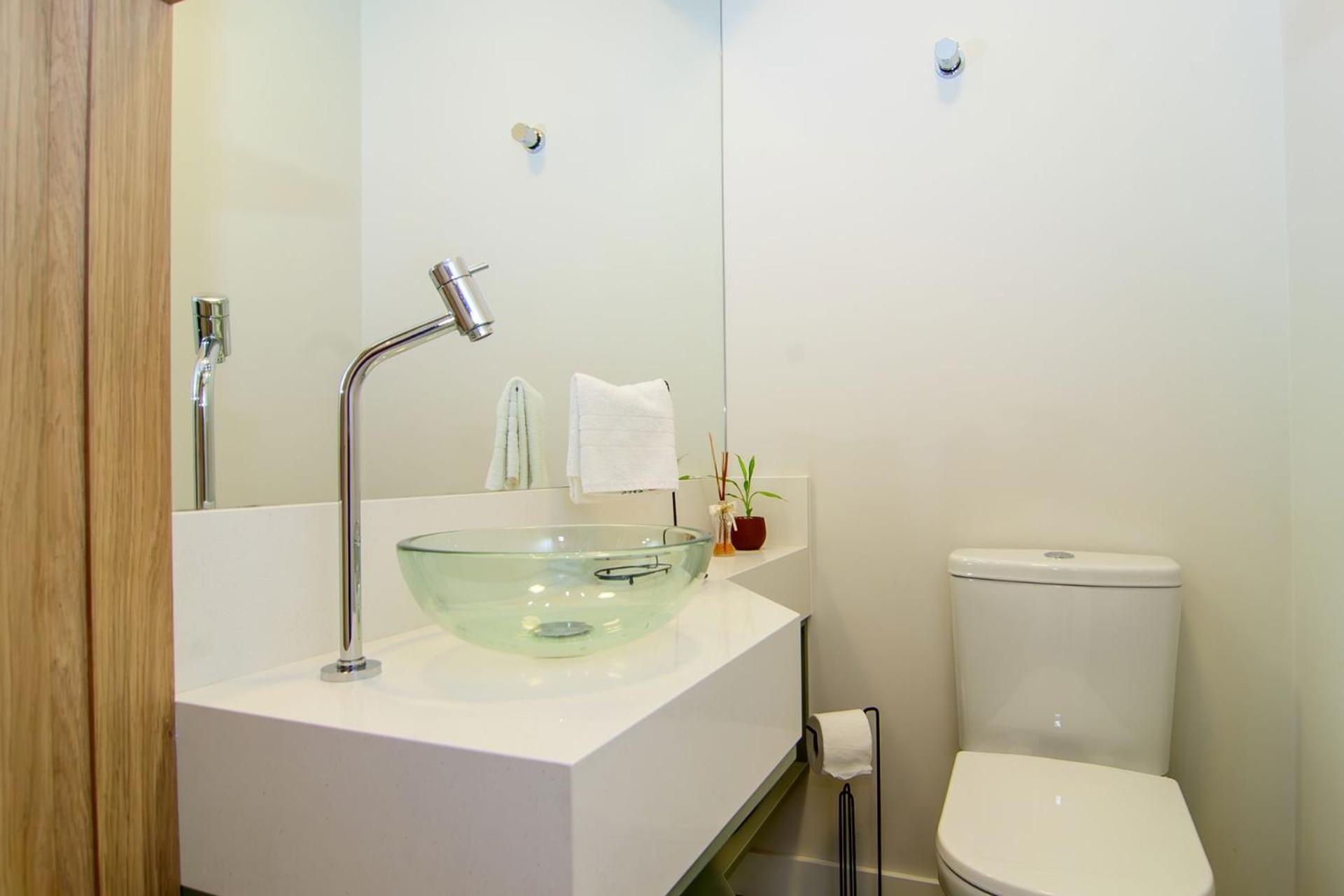 Apto moderno em Jurerê com piscina FR5722