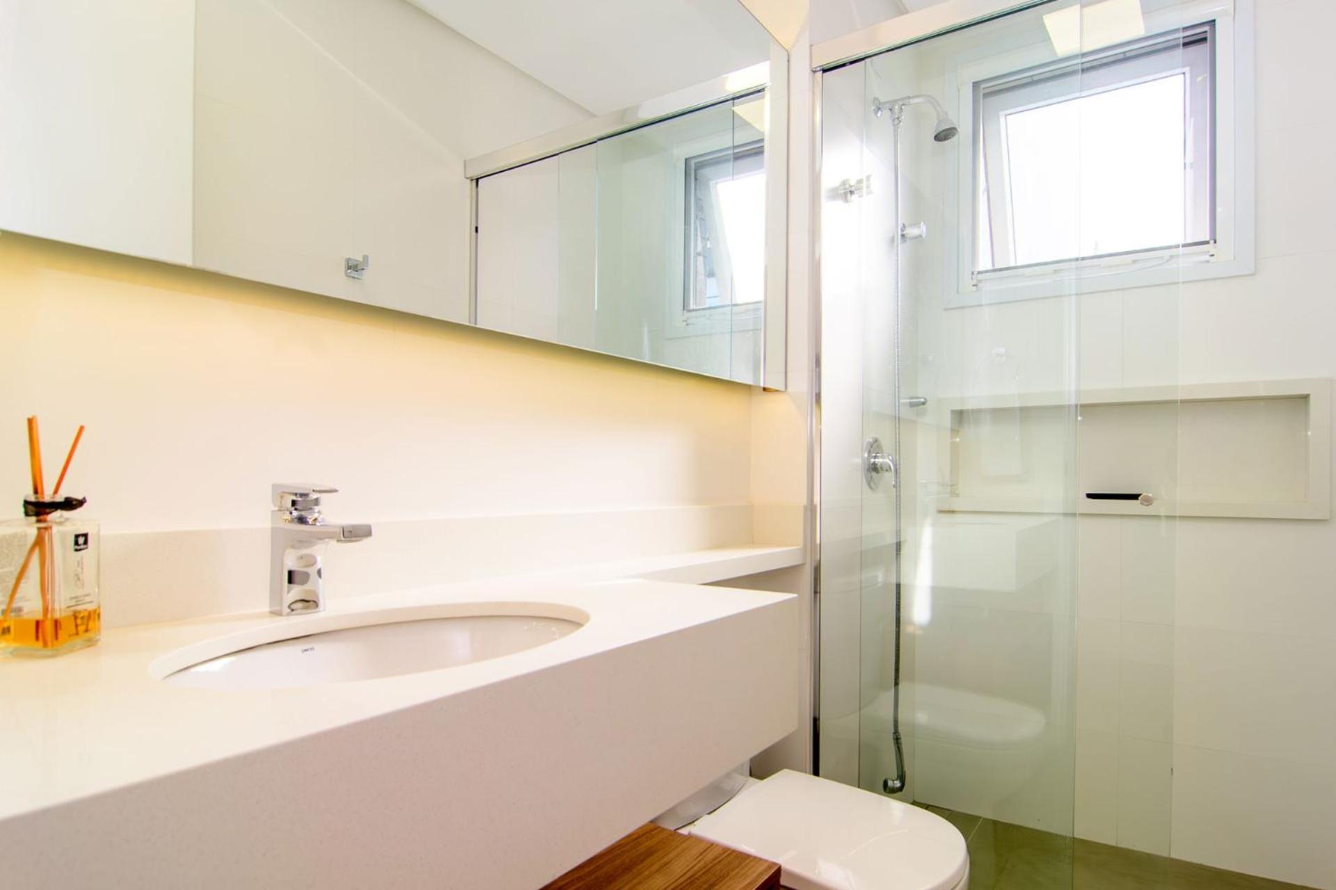 Apto moderno em Jurerê com piscina FR5722