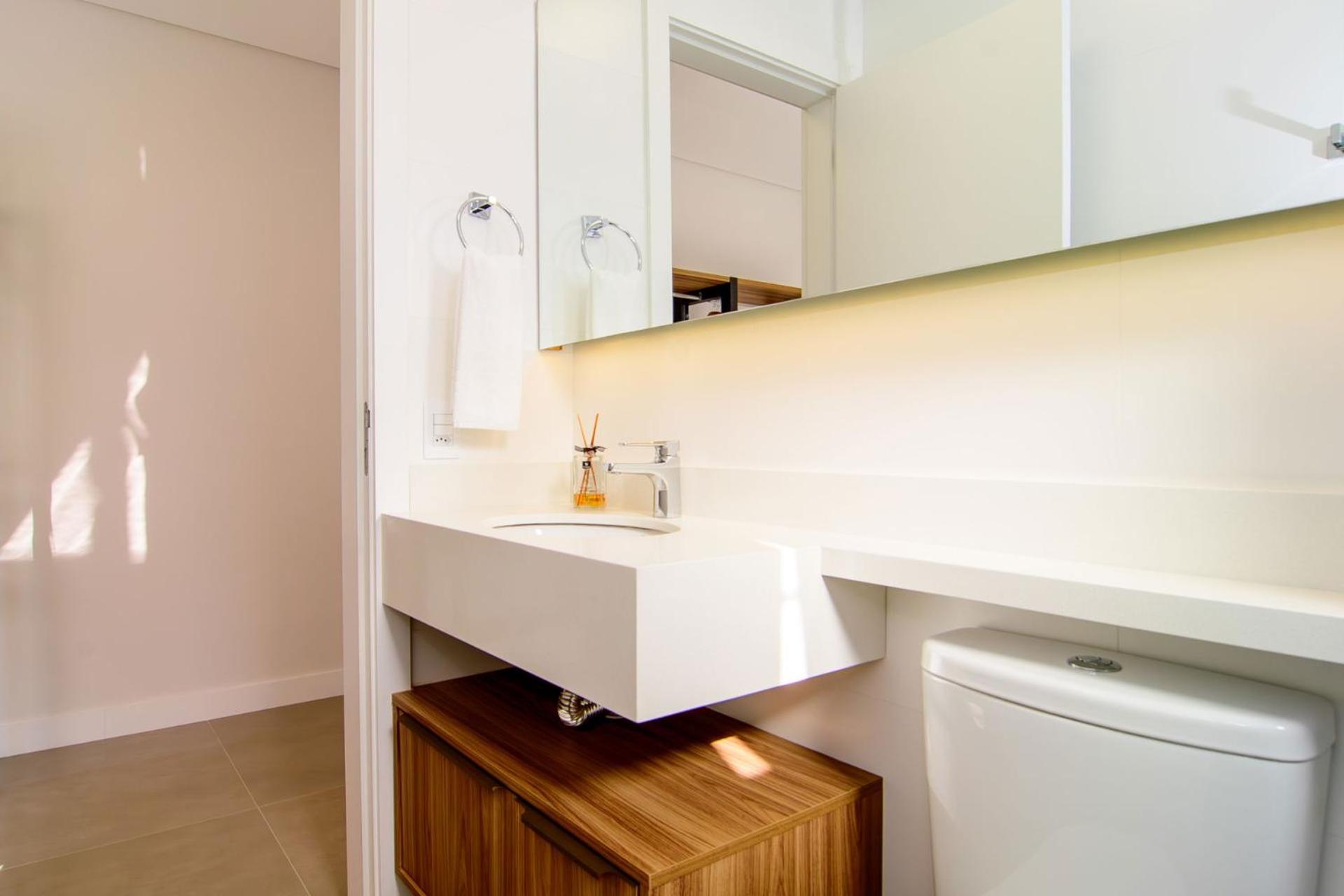 Apto moderno em Jurerê com piscina FR5722