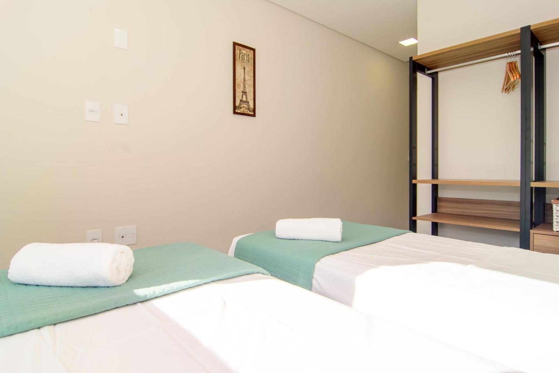 Apto moderno em Jurerê com piscina FR5722