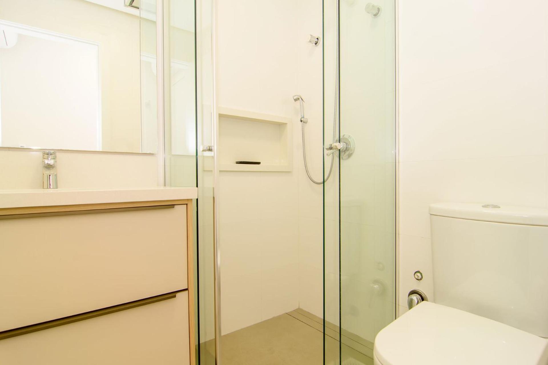 Apto moderno em Jurerê com piscina FR5722