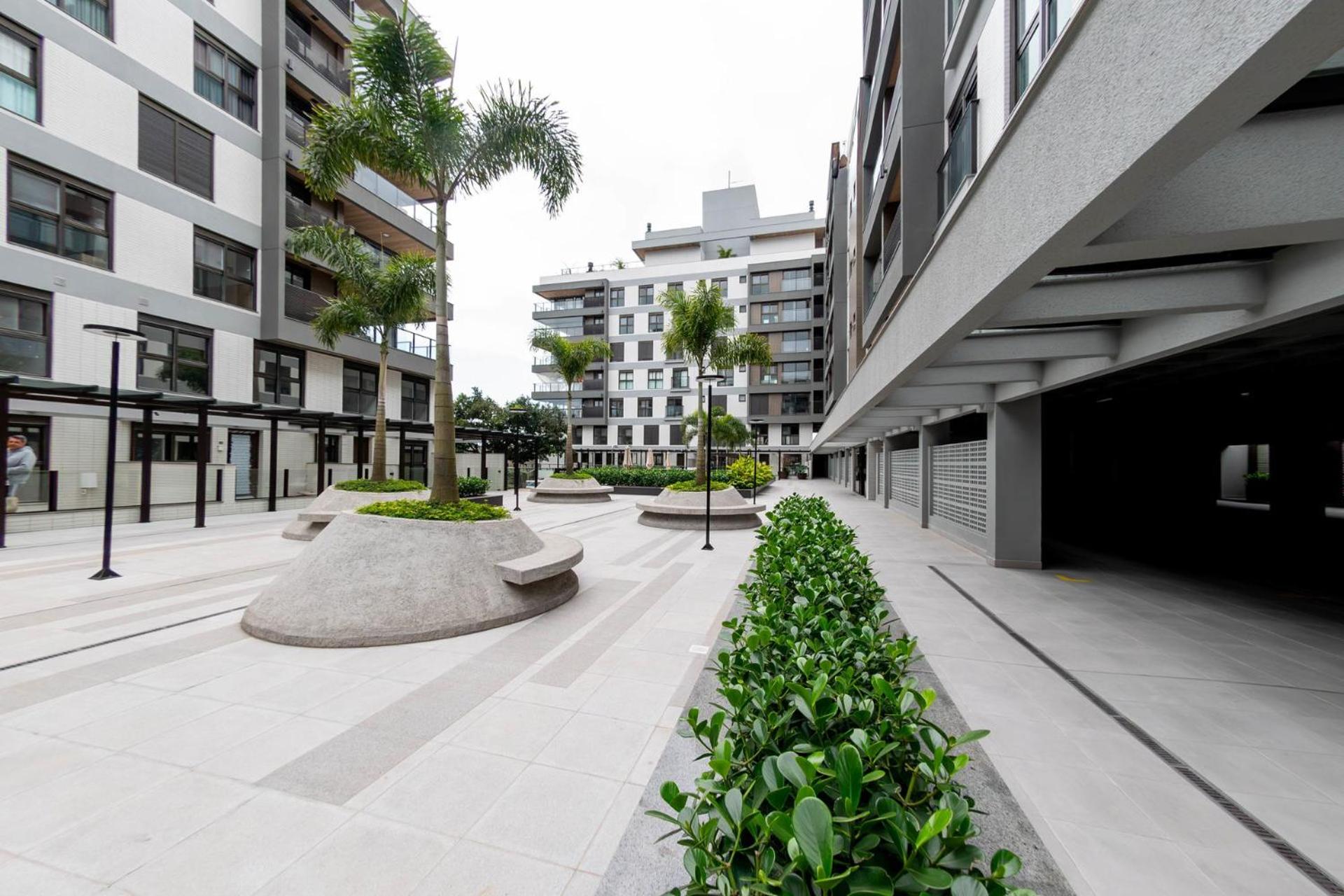 Apto moderno em Jurerê com piscina FR5722