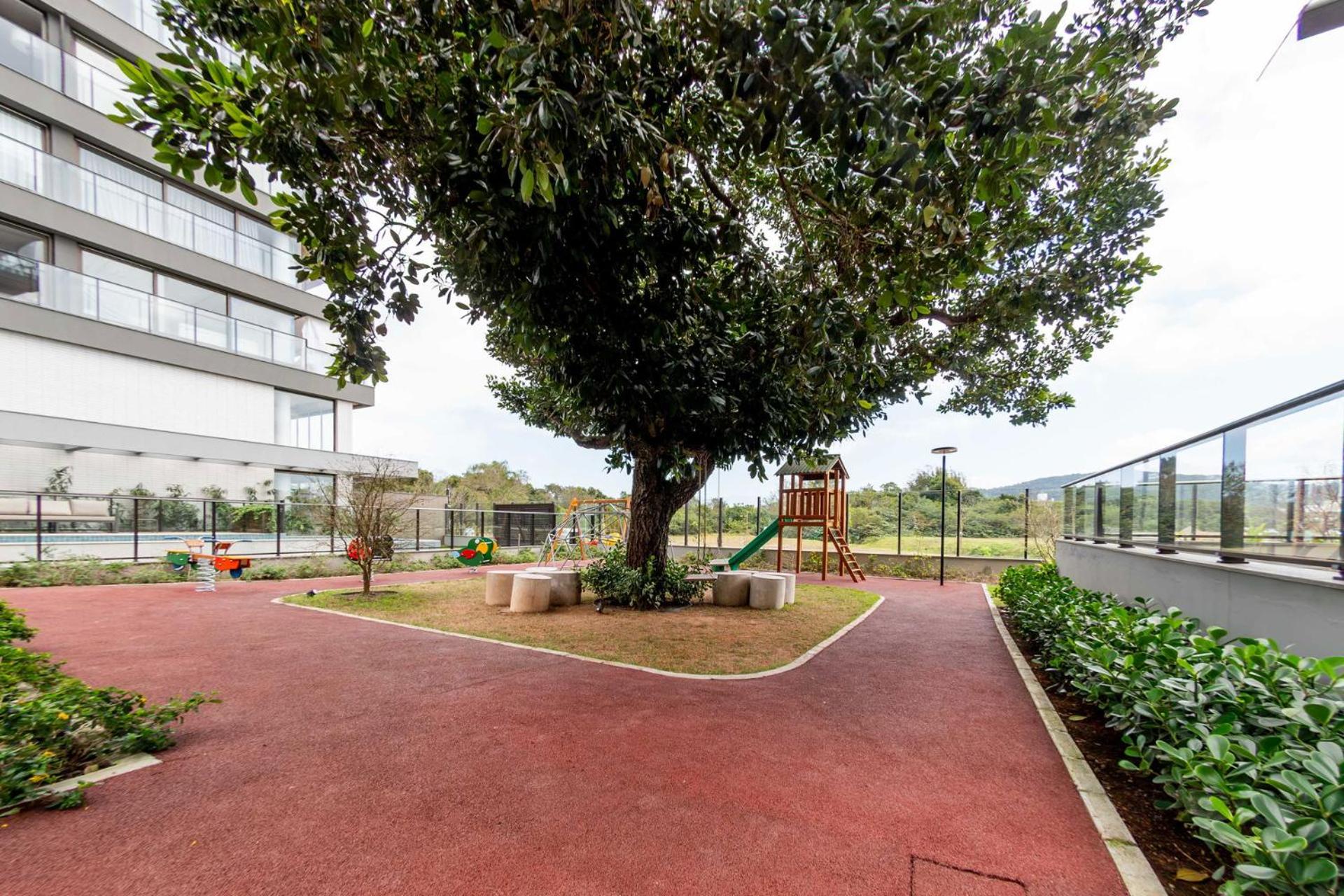 Apto moderno em Jurerê com piscina FR5722
