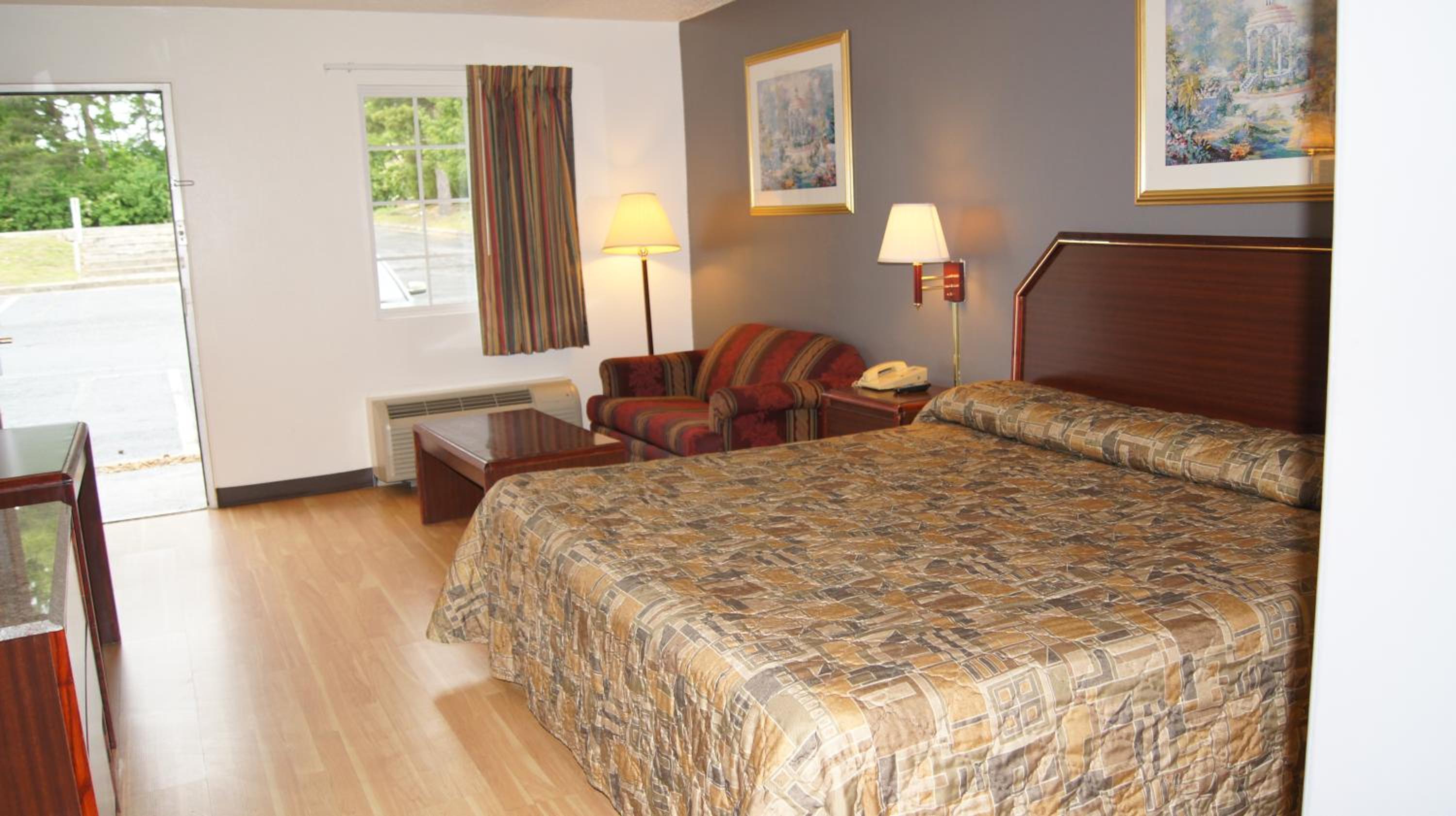Crossville Vacations - Executive Inn - Property Image 9