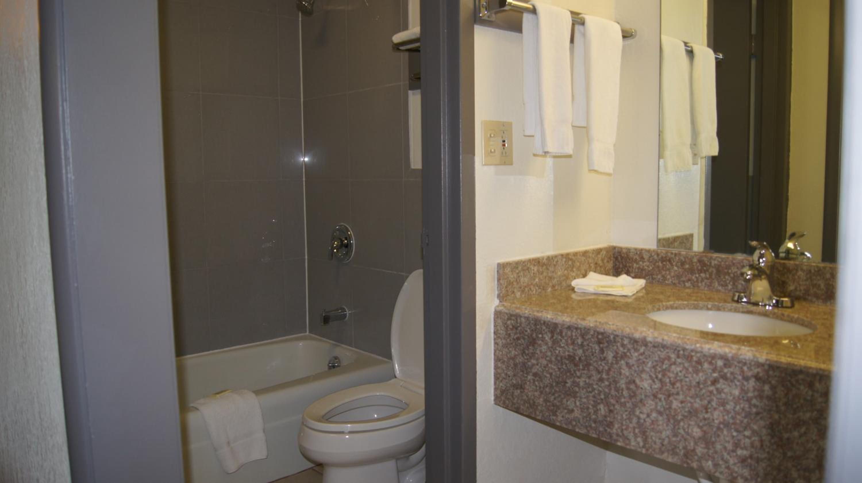 Crossville Vacations - Executive Inn - Property Image 7