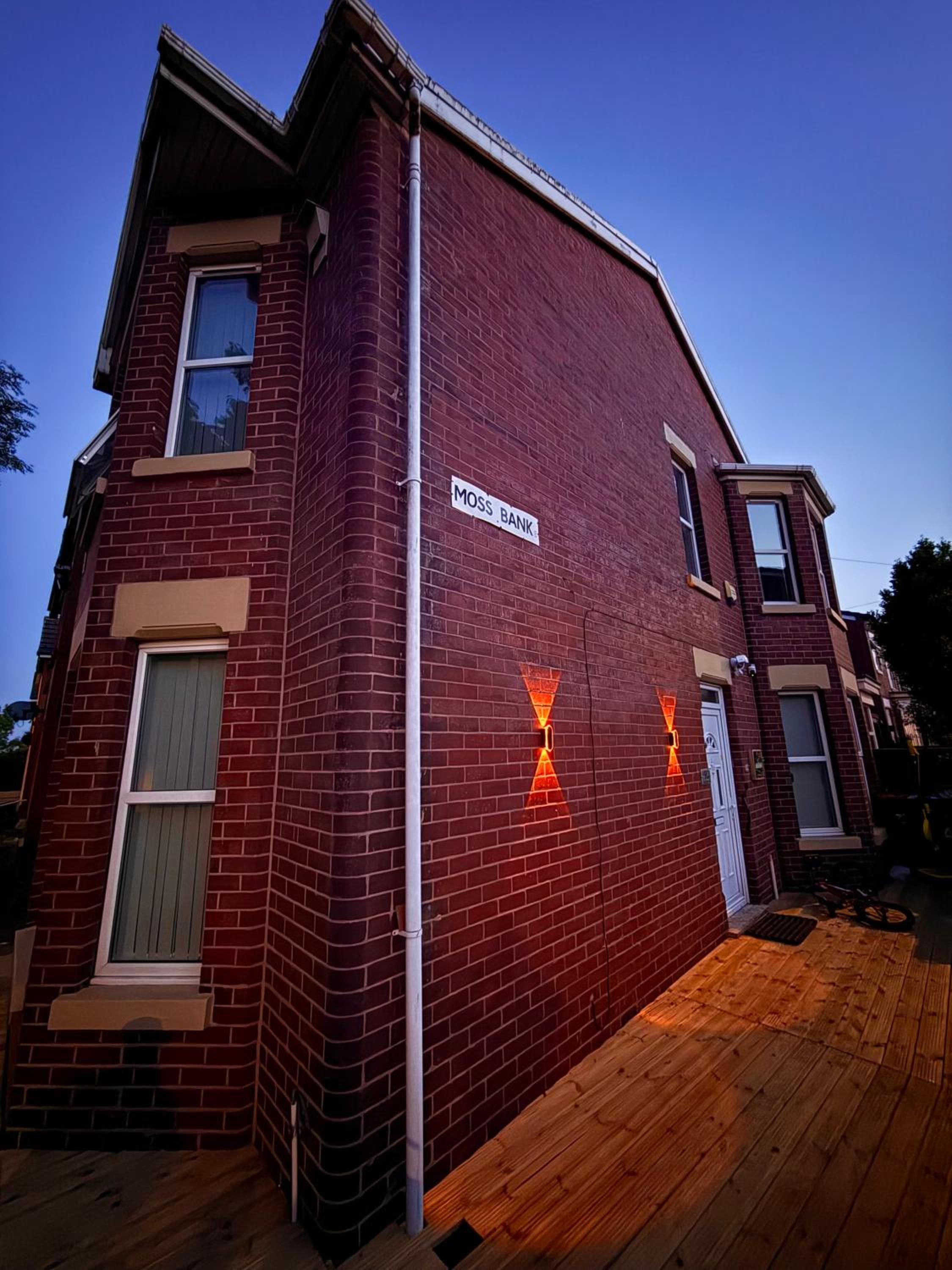 Full Home with Free Parking in Moss Bank, Crumpsall, Manchester