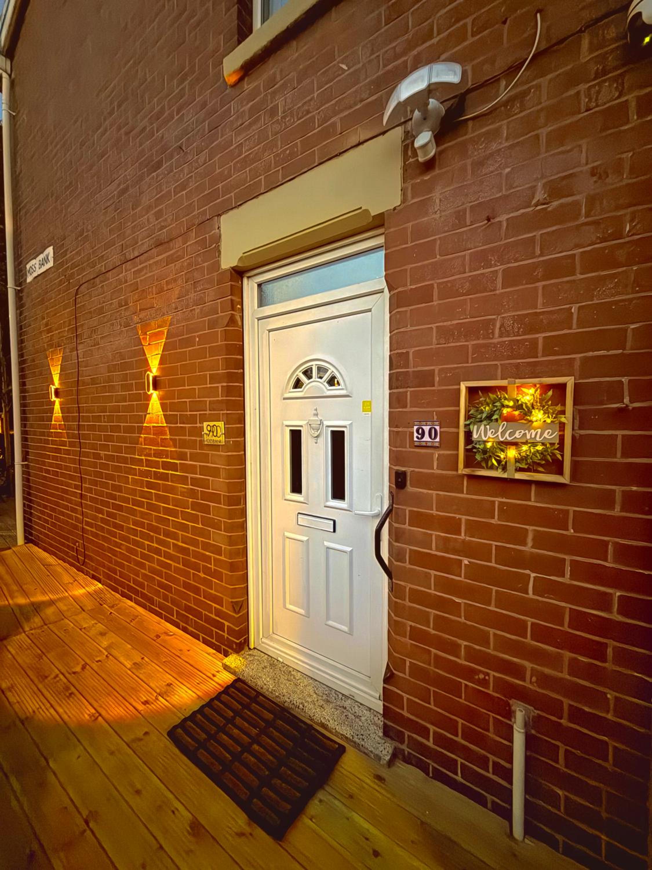 Full Home with Free Parking in Moss Bank, Crumpsall, Manchester
