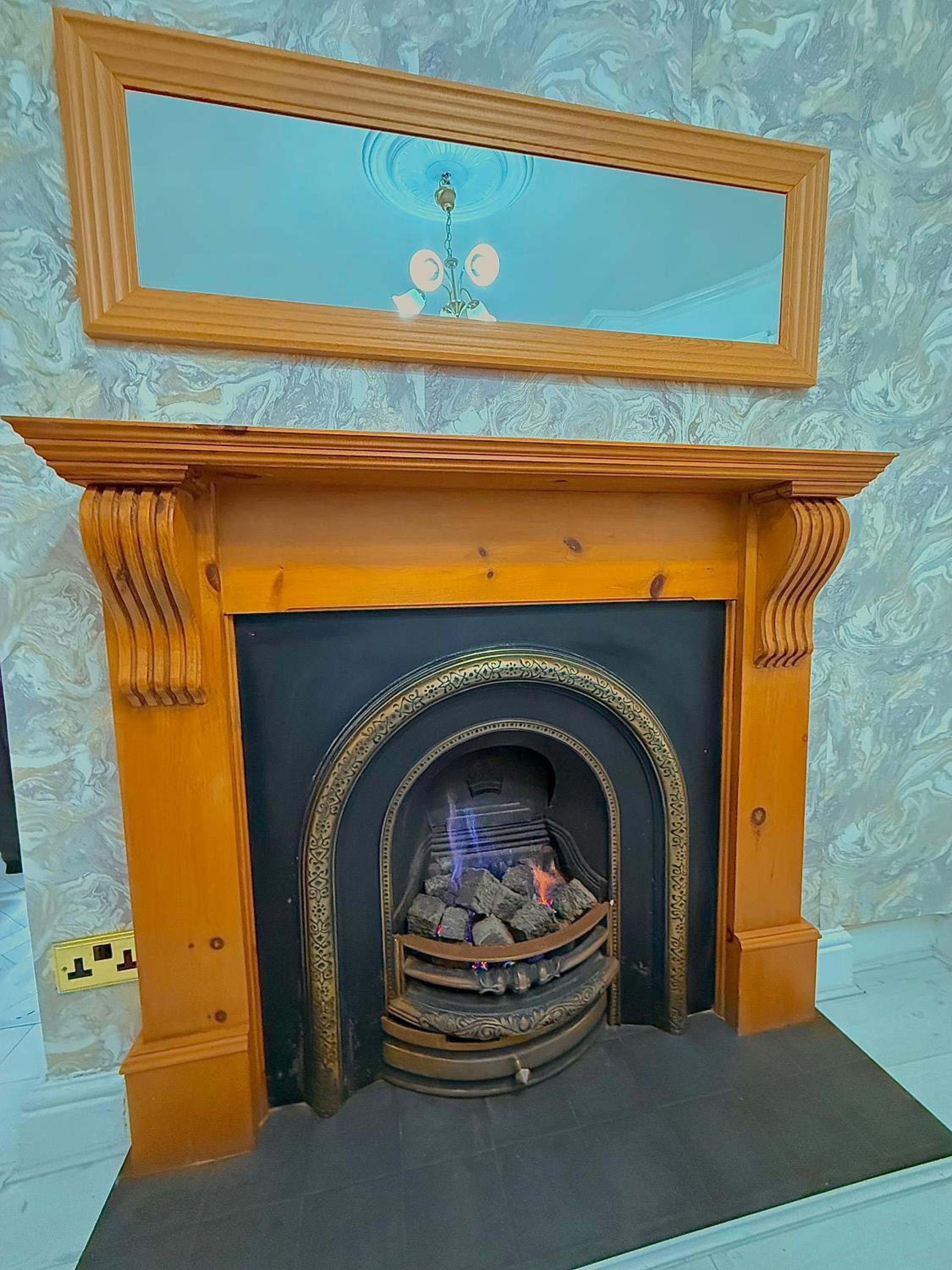 Full Home with Free Parking in Moss Bank, Crumpsall, Manchester