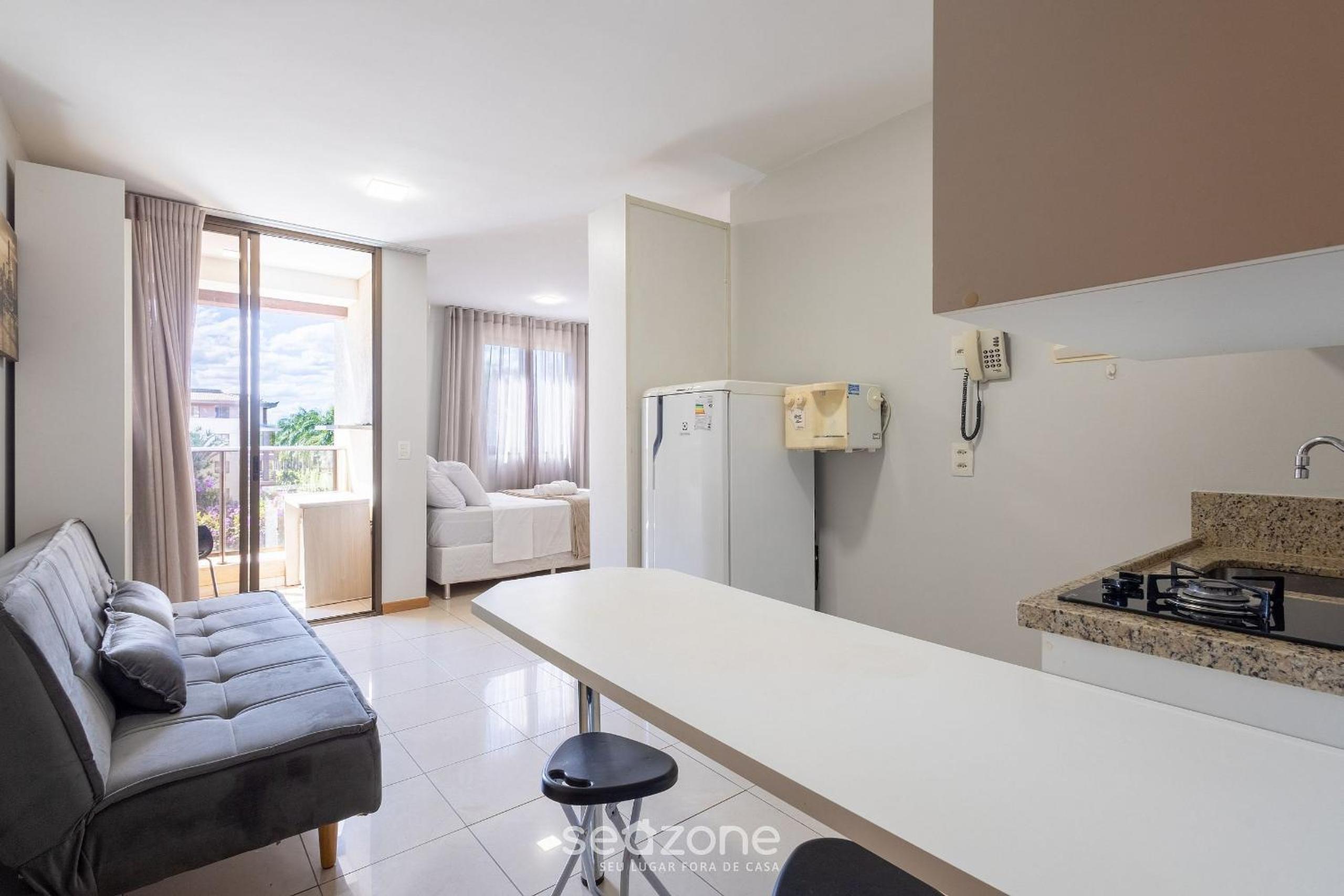 Apt with balcony in a condo with pool - CLR0211