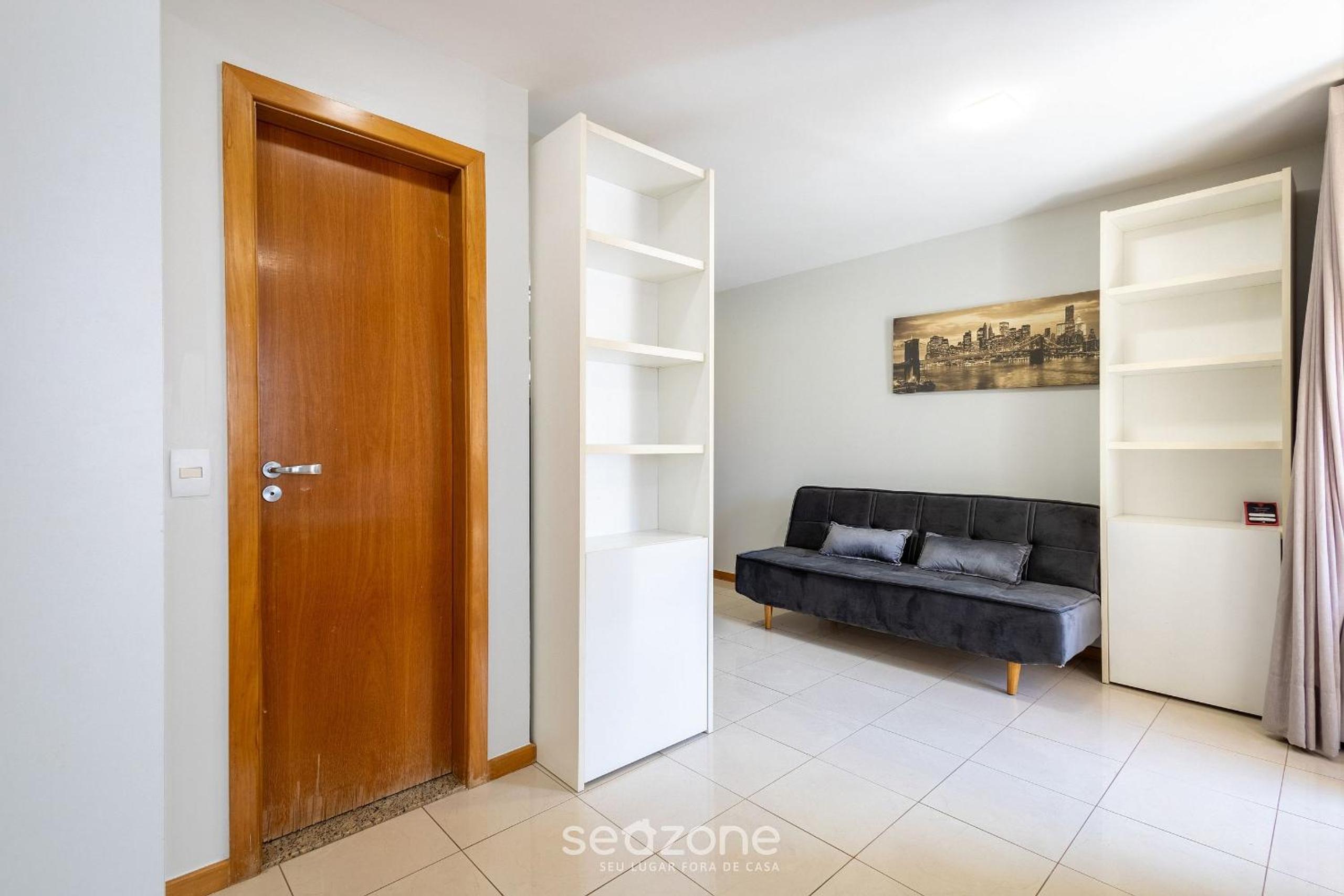 Apt with balcony in a condo with pool - CLR0211