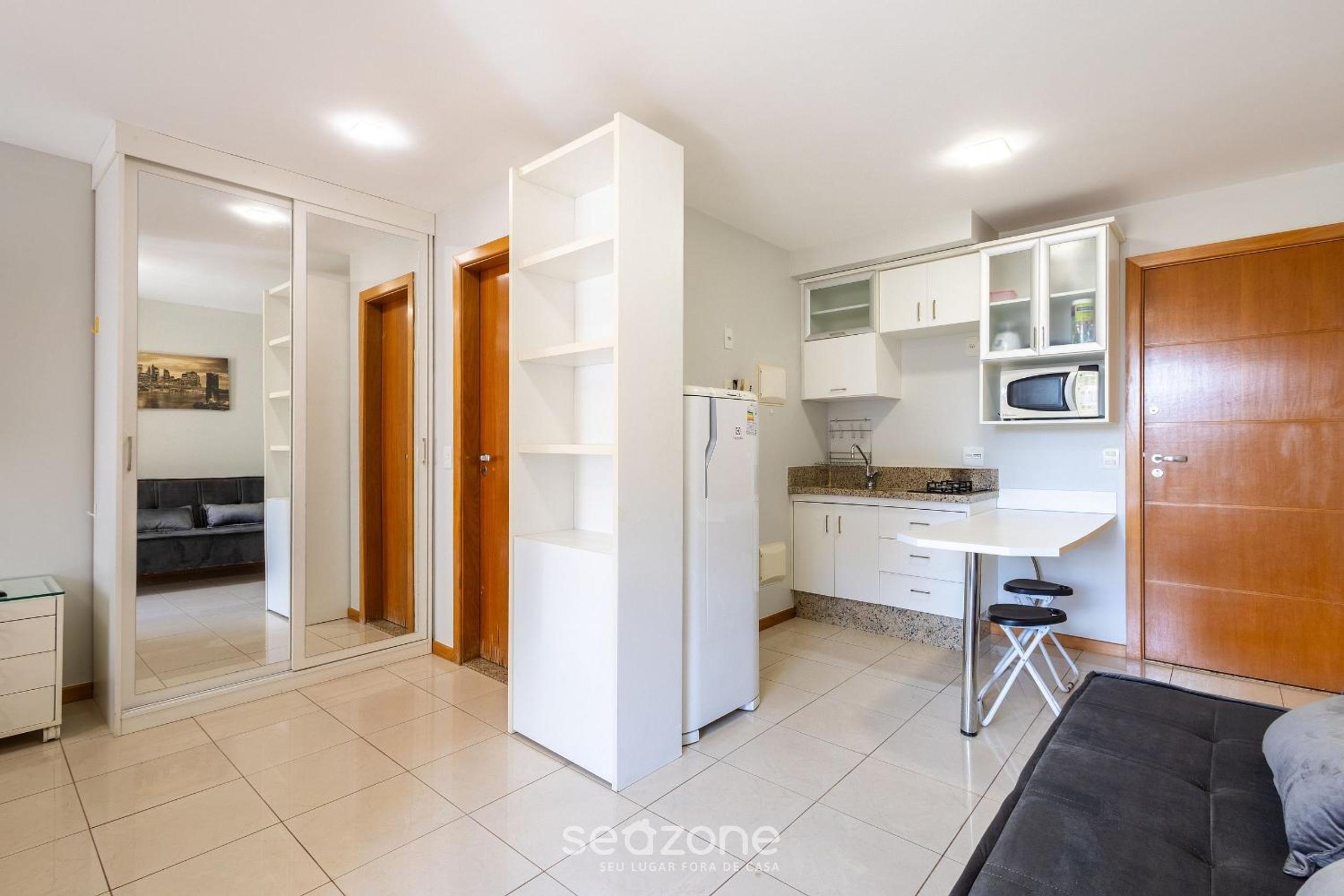 Apt with balcony in a condo with pool - CLR0211