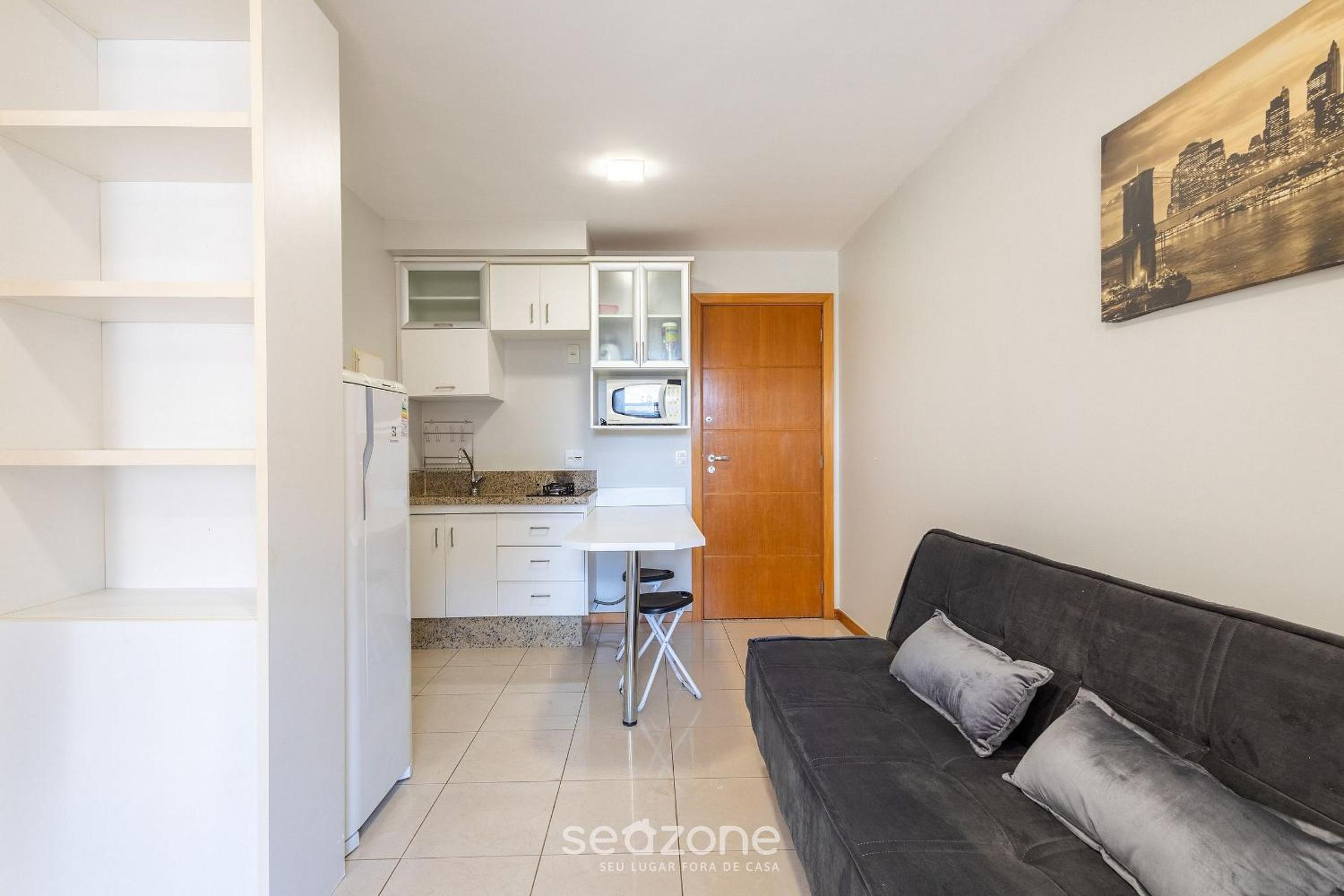 Apt with balcony in a condo with pool - CLR0211