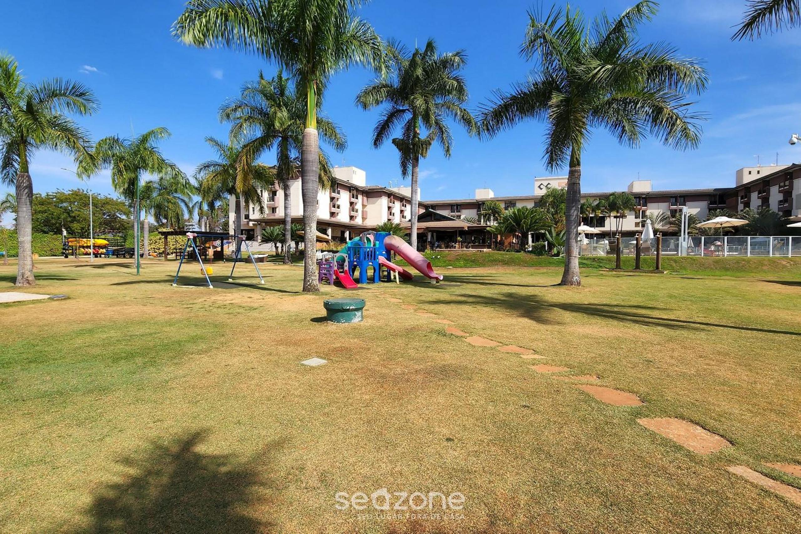 Apt with balcony in a condo with pool - CLR0211